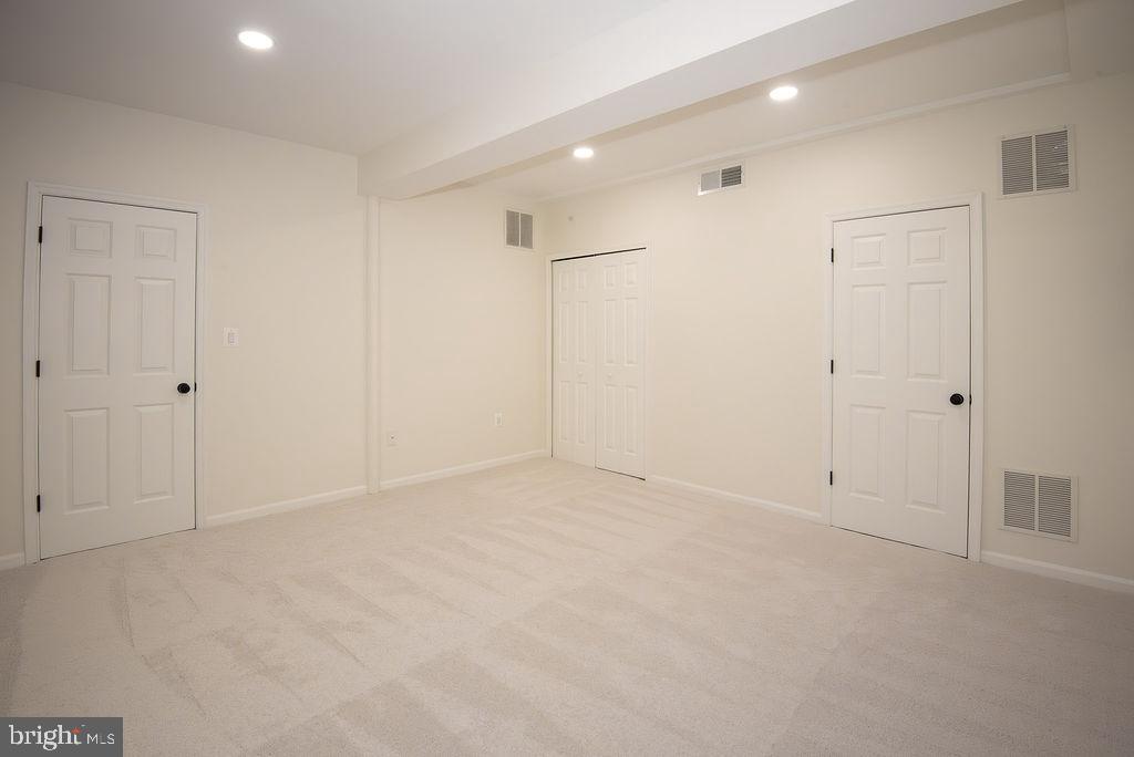 ROCKLAND VILLAGE - Residential