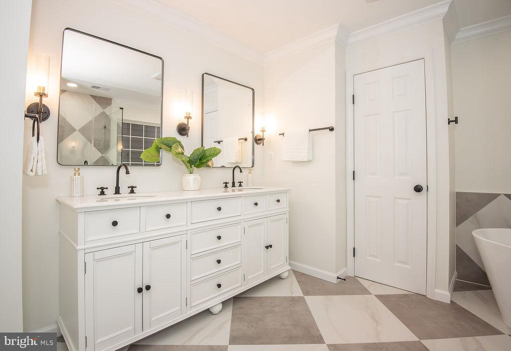 ROCKLAND VILLAGE - Residential