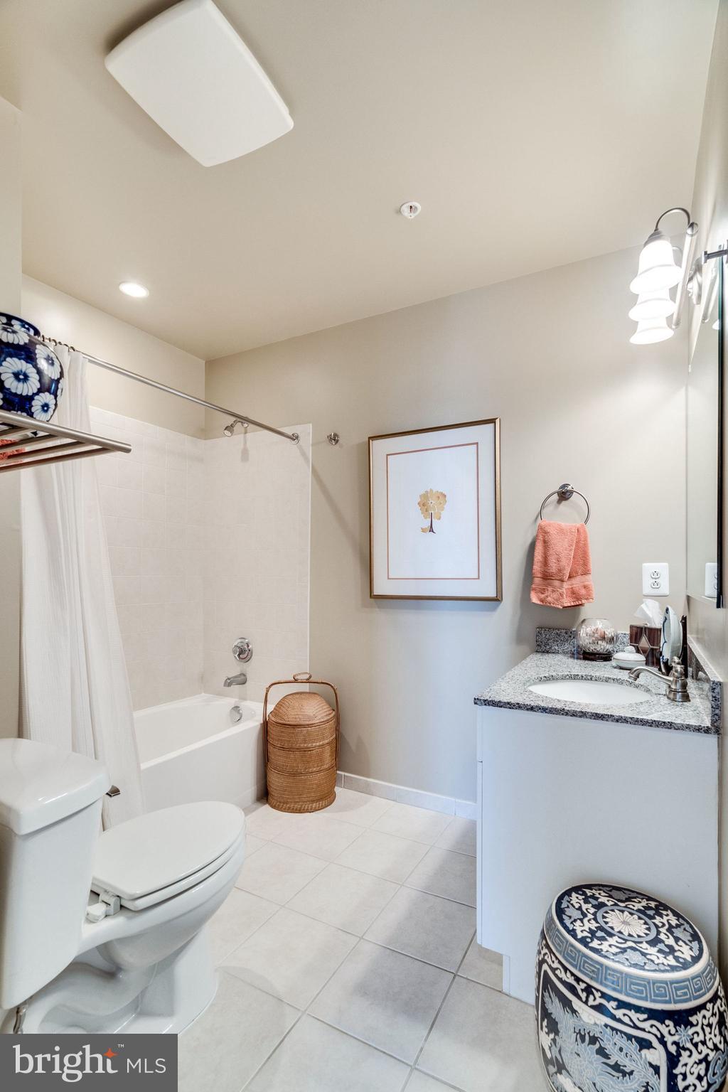 ECLIPSE ON CENTER PARK - Residential