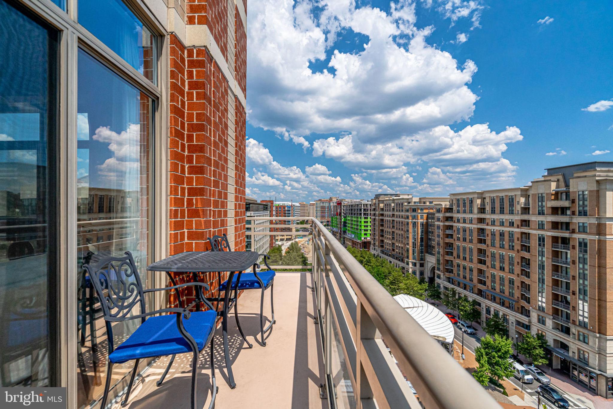 ECLIPSE ON CENTER PARK - Residential