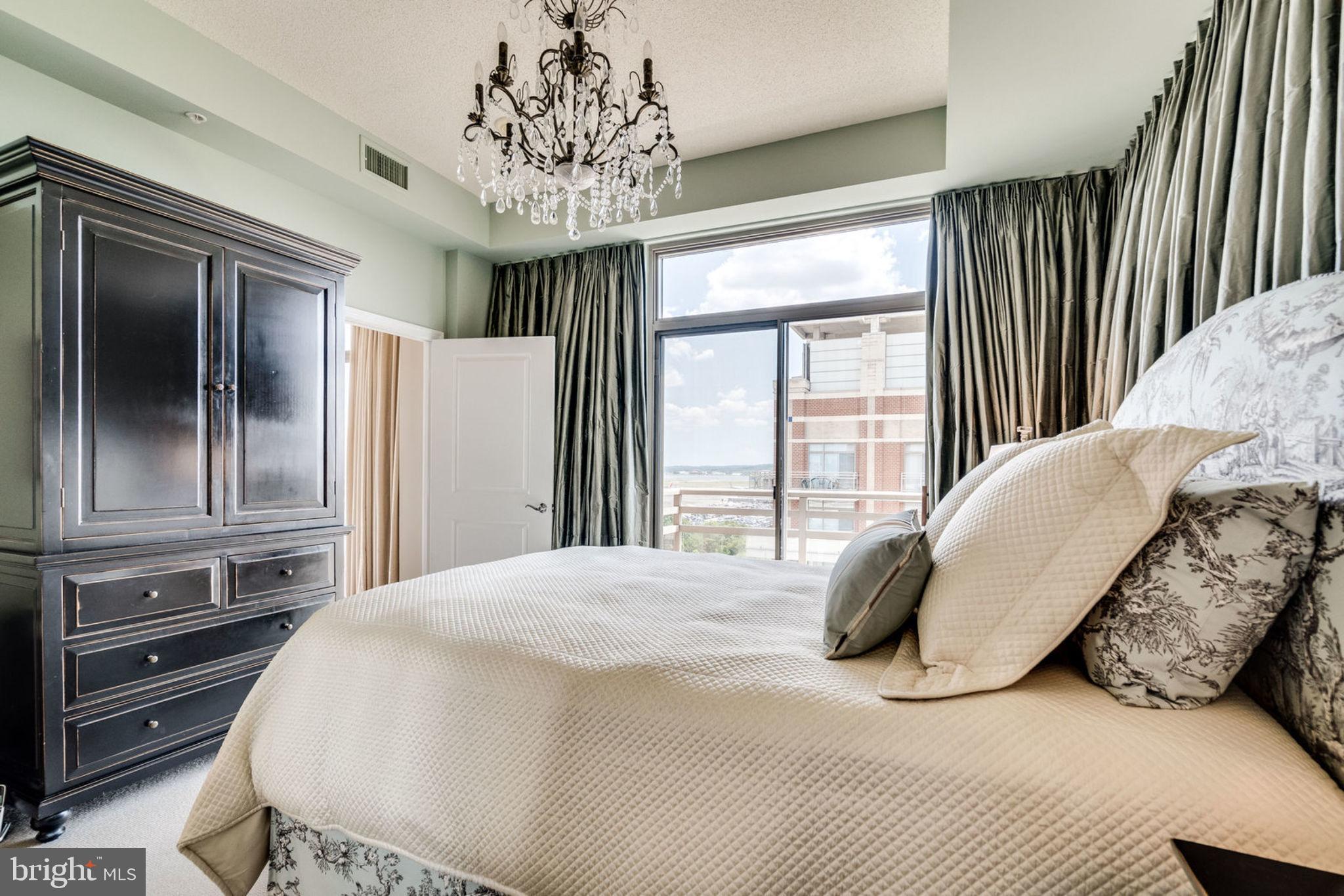 ECLIPSE ON CENTER PARK - Residential