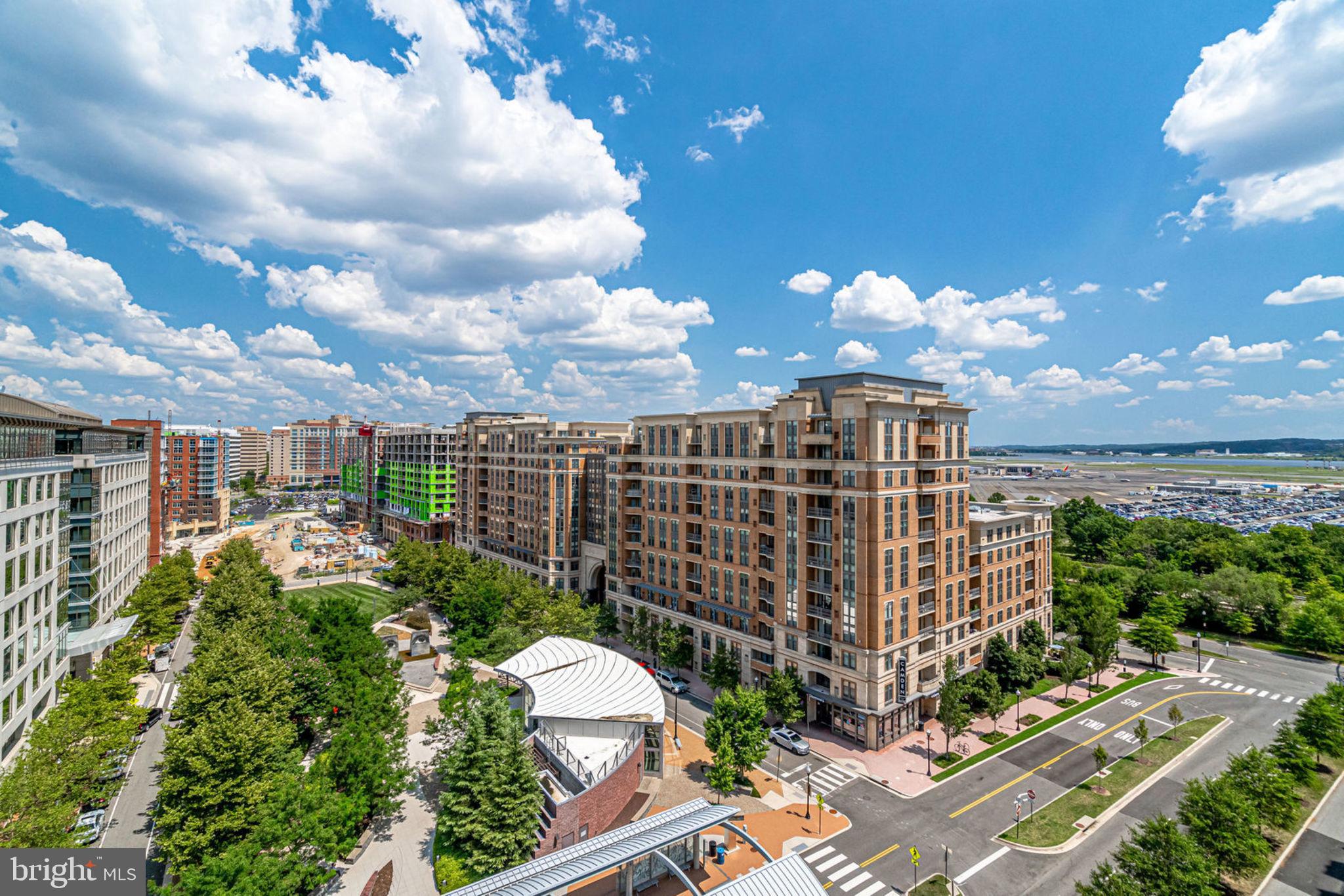 ECLIPSE ON CENTER PARK - Residential