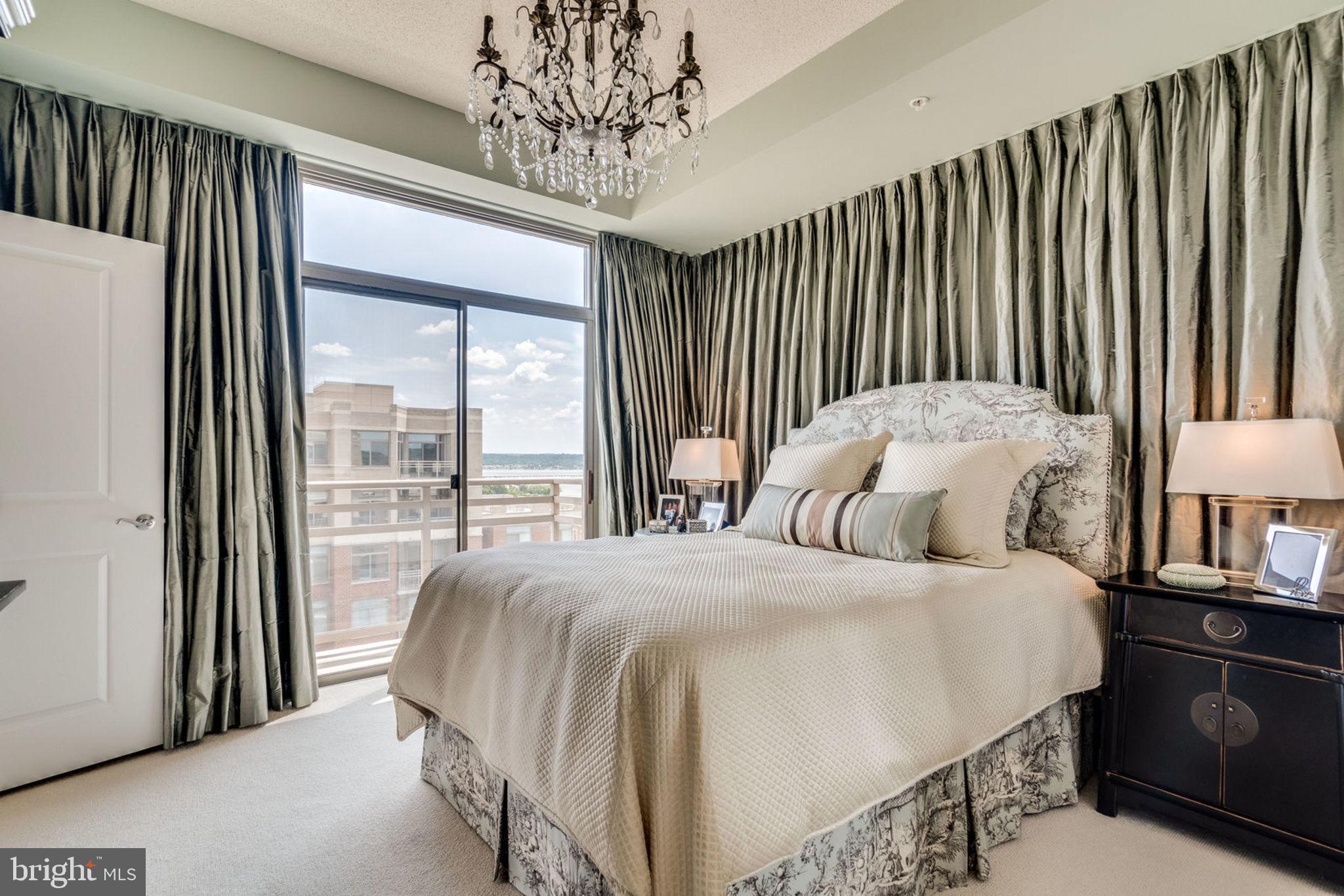 ECLIPSE ON CENTER PARK - Residential