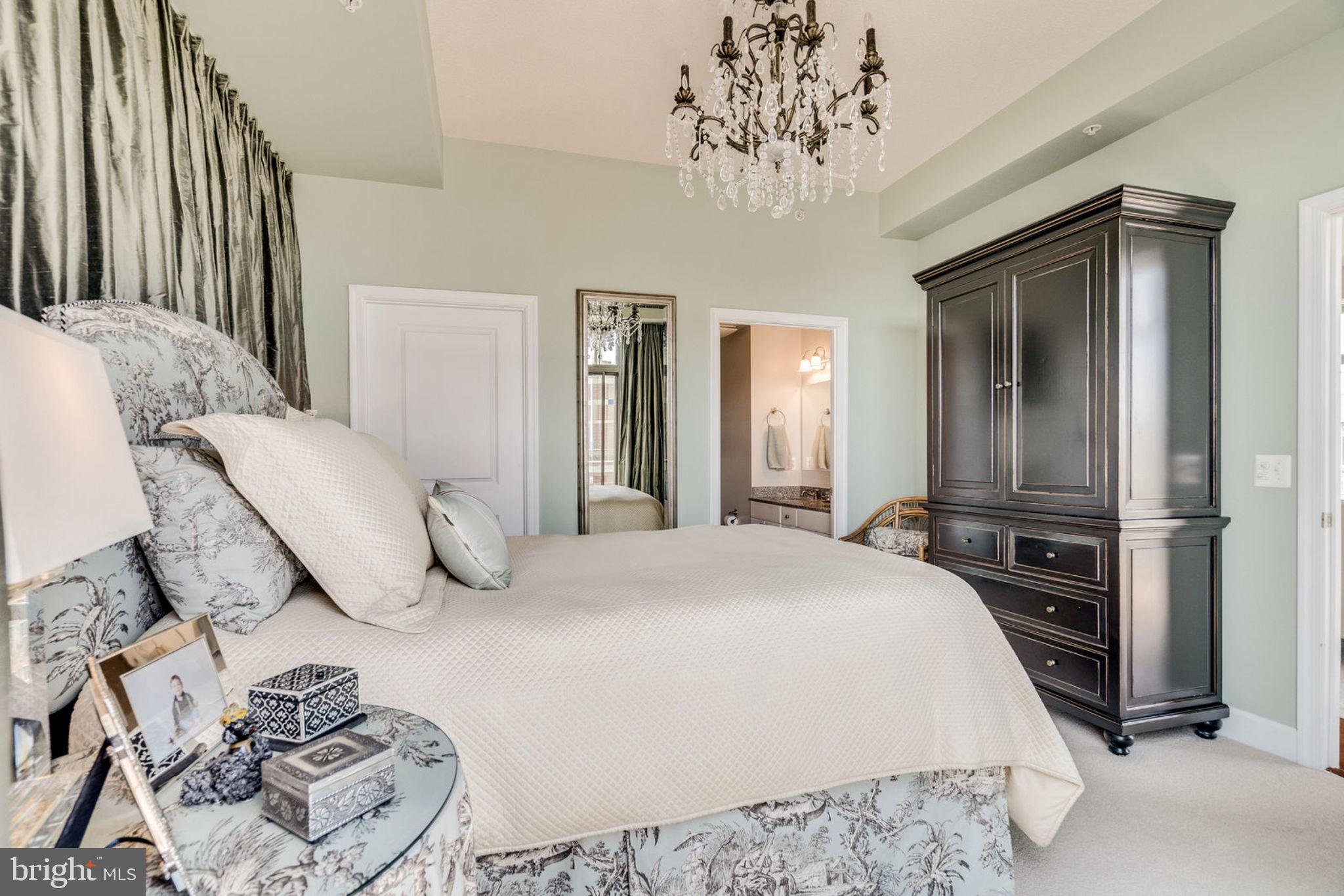 ECLIPSE ON CENTER PARK - Residential