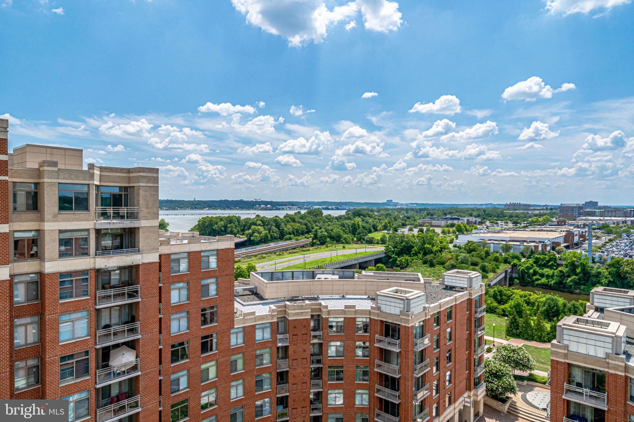 ECLIPSE ON CENTER PARK - Residential