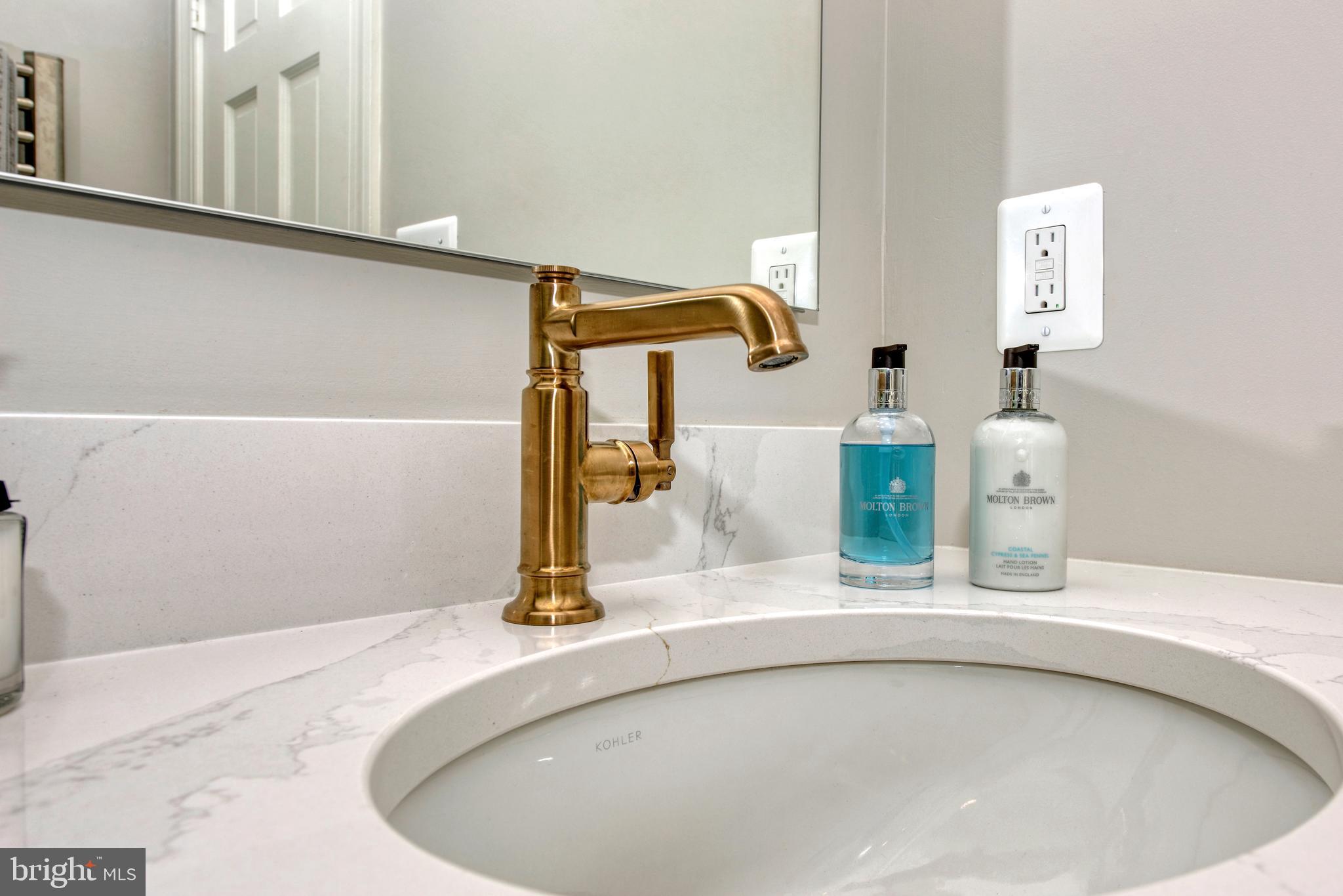 OLD TOWN ALEXANDRIA - Residential