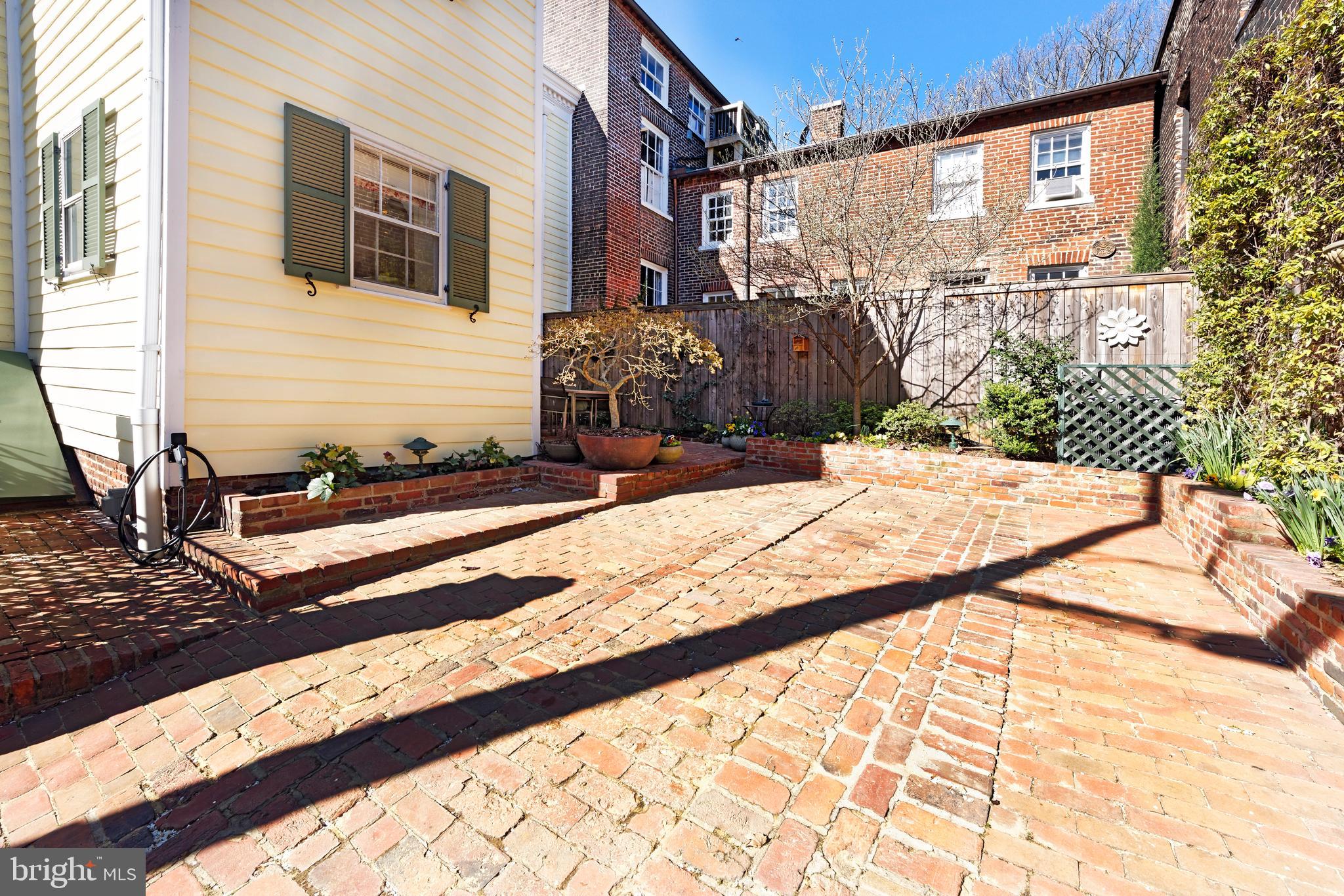 OLD TOWN ALEXANDRIA - Residential