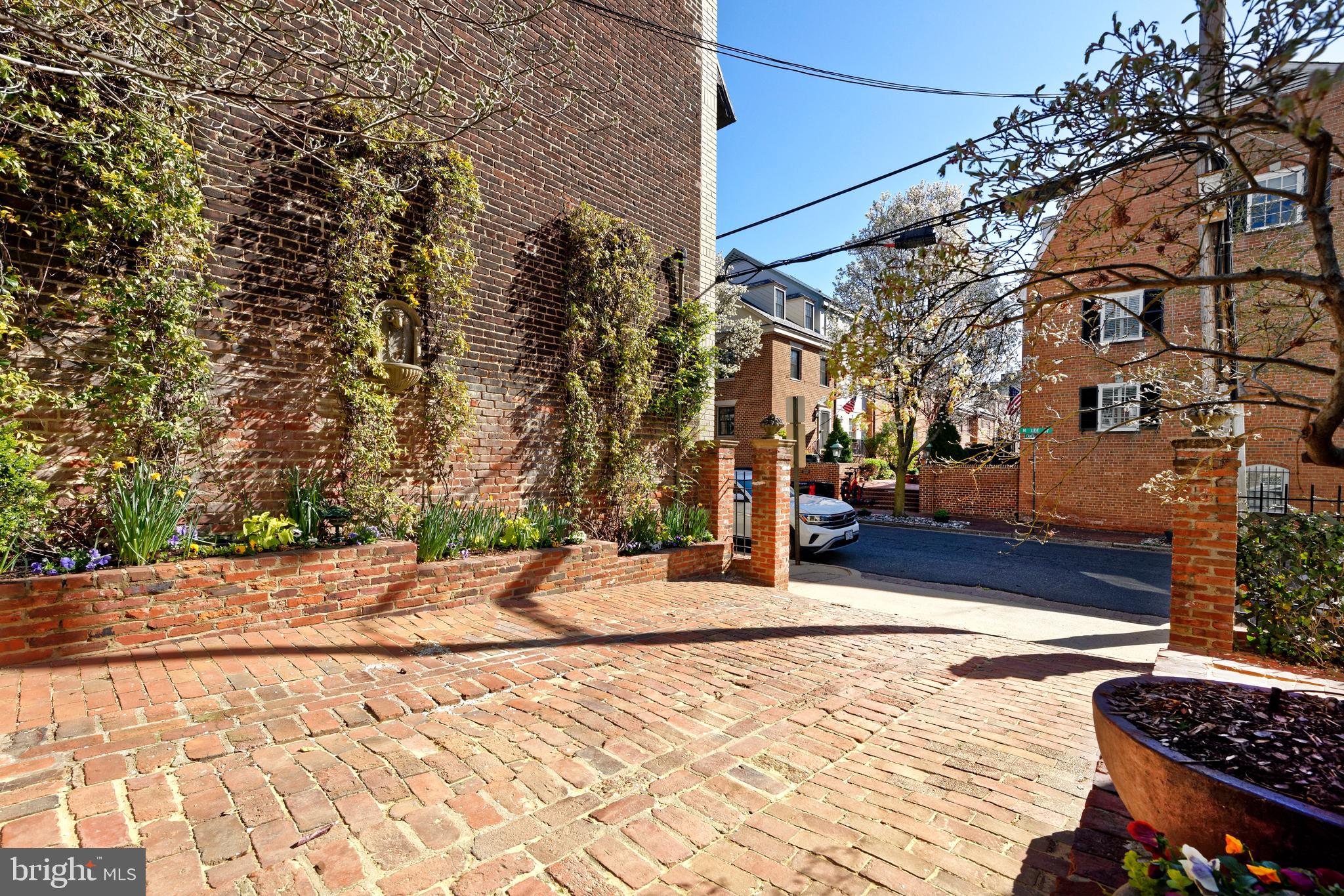 OLD TOWN ALEXANDRIA - Residential