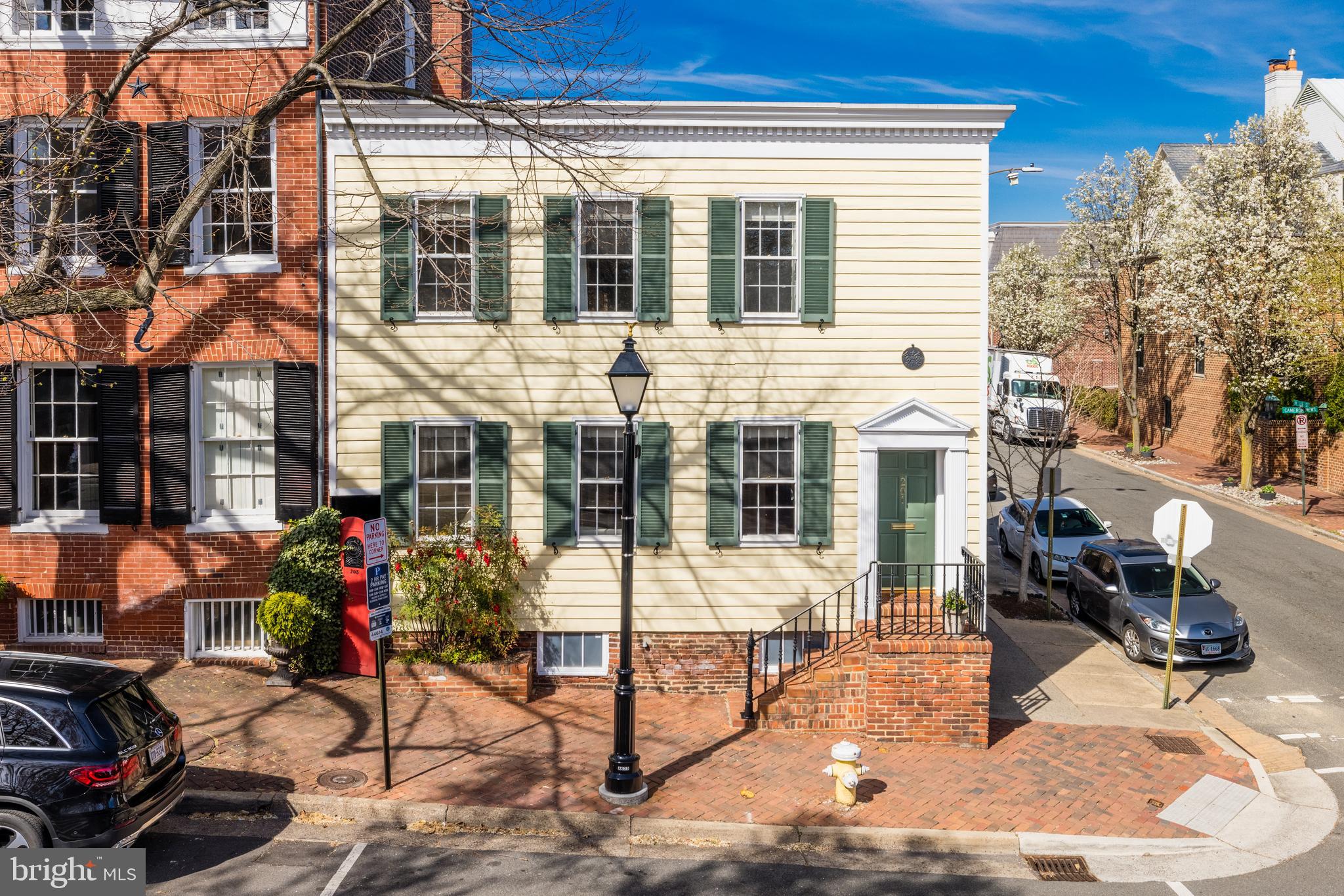 OLD TOWN ALEXANDRIA - Residential
