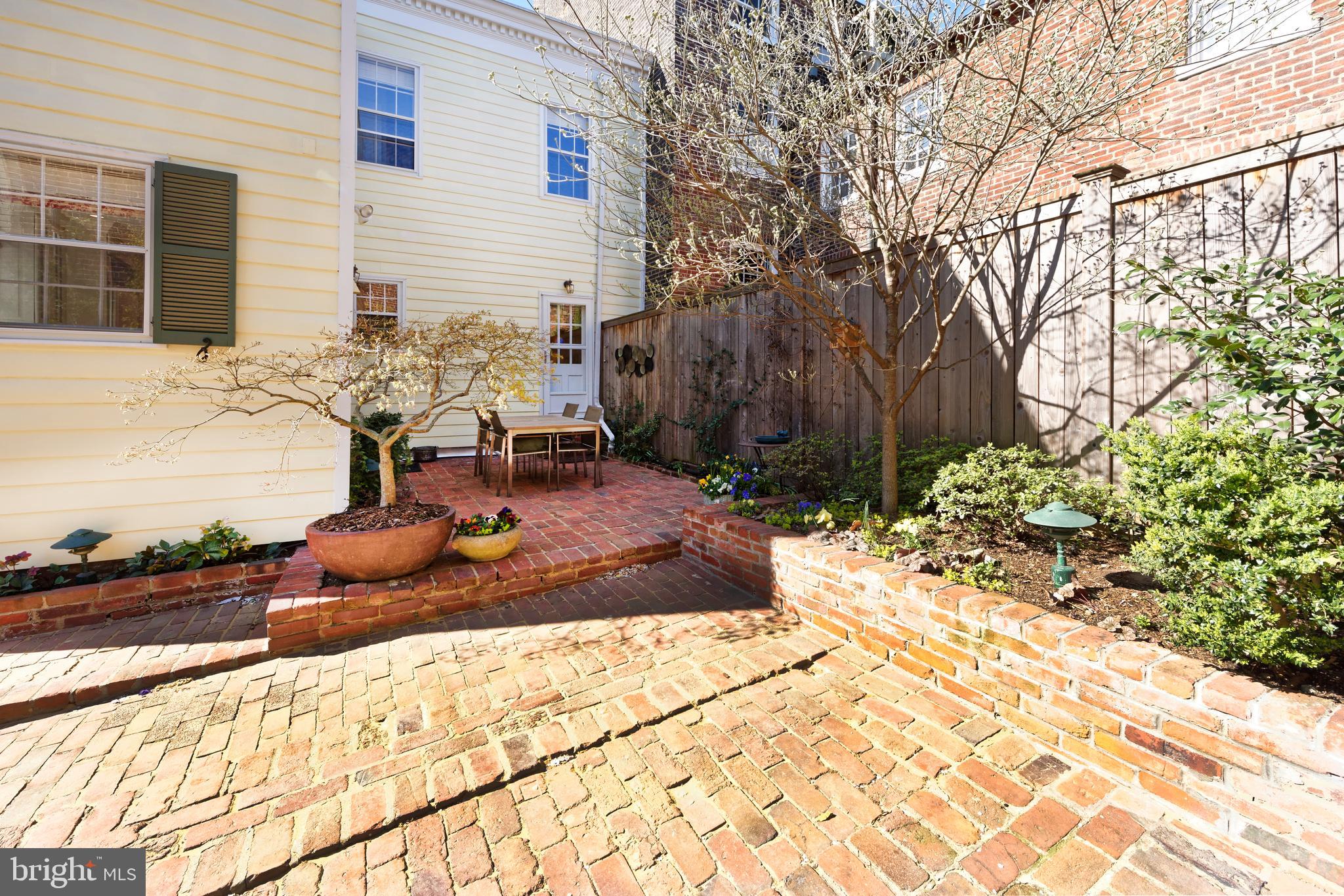 OLD TOWN ALEXANDRIA - Residential