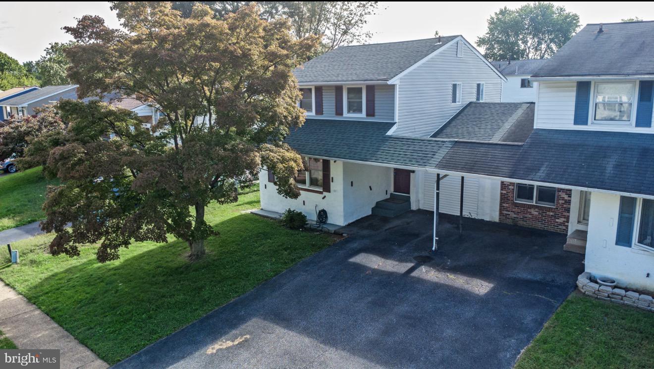 734 PLUMTREE LANE