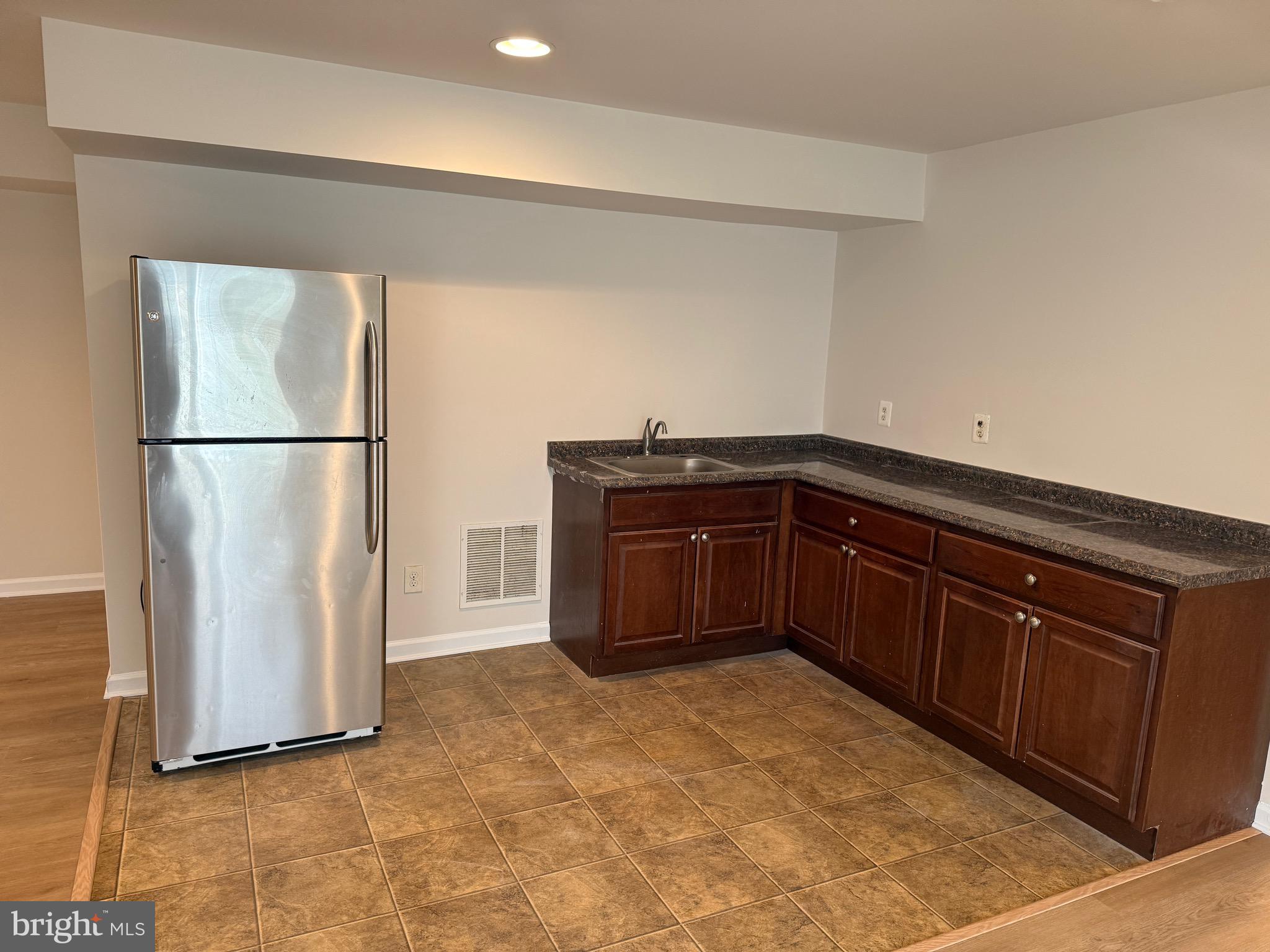 FOREST GLEN - Residential Lease