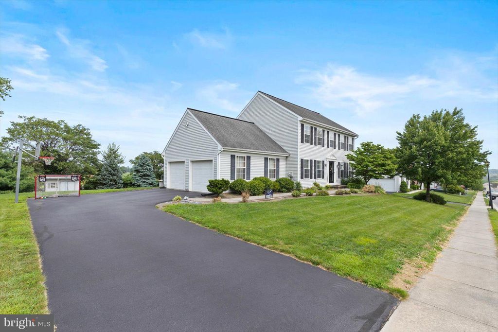 Photo of 34 TOWER DR, ELIZABETHTOWN, PA 17022 (MLS # PALA2038210)