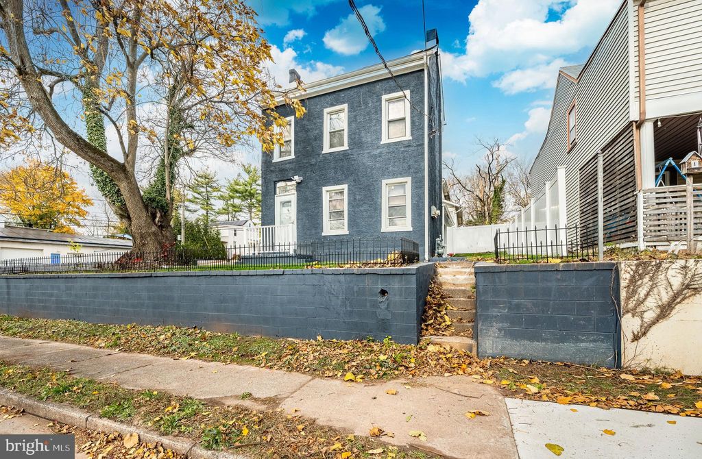 Photo of 703 Walnut Street, POTTSTOWN, PA 19464 (MLS # PAMC2162356)