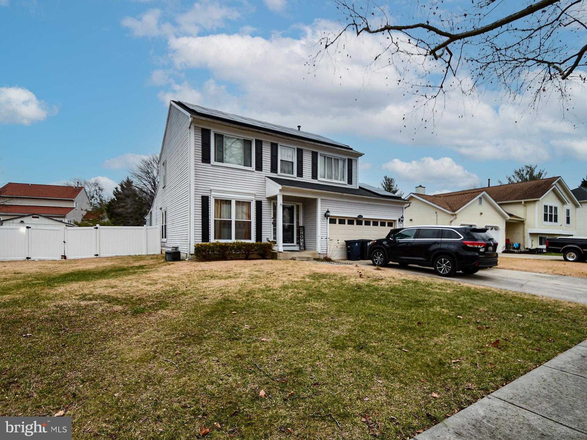 This basement in Colonial  detached home located in the Kings Forest neighborhood is MUST SEE.  The kitchen is equipped with up-to-date Stainless Steel appliances, hardwood floor, updated bathroom and more.