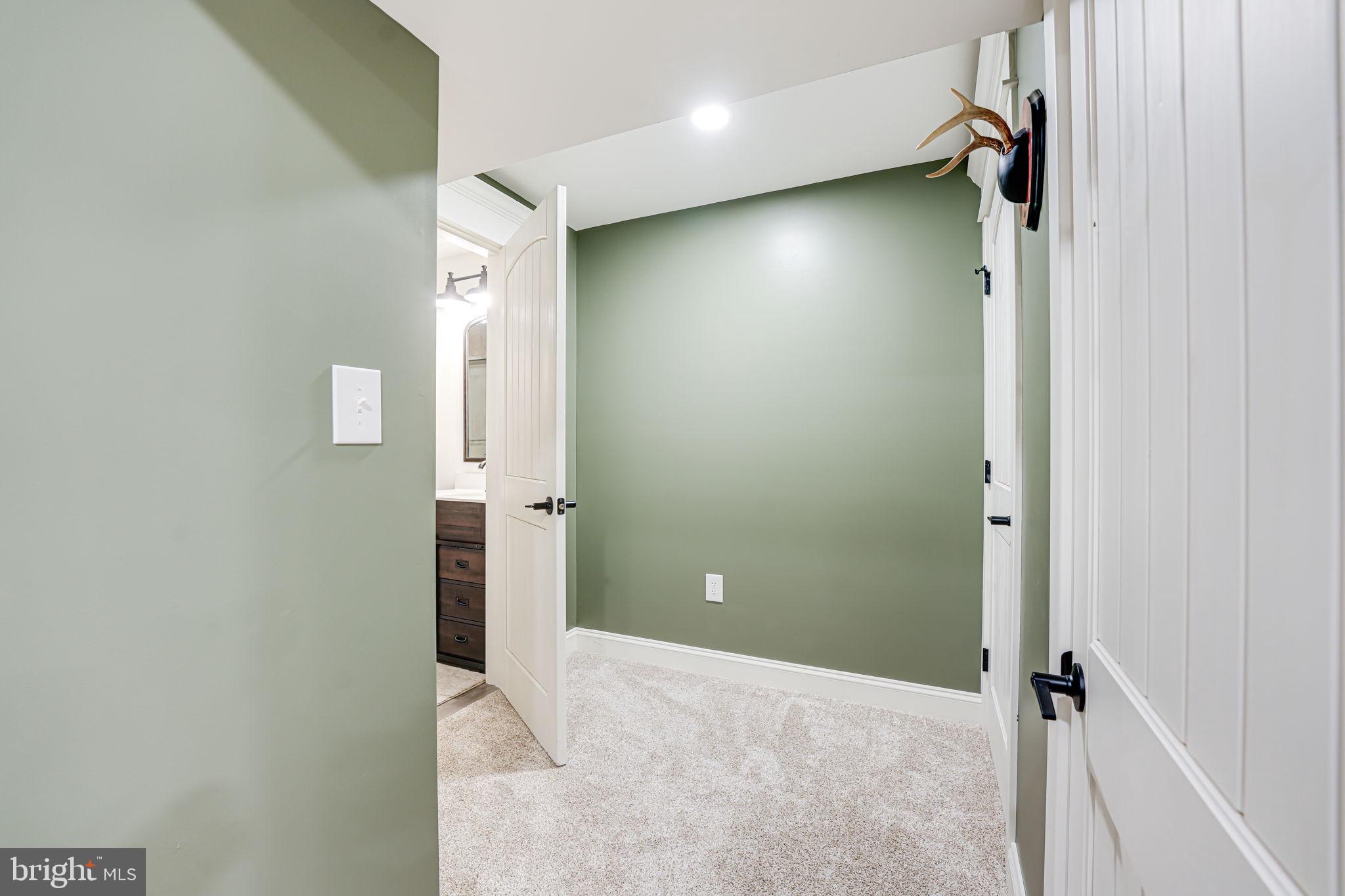 BROADLANDS - Residential