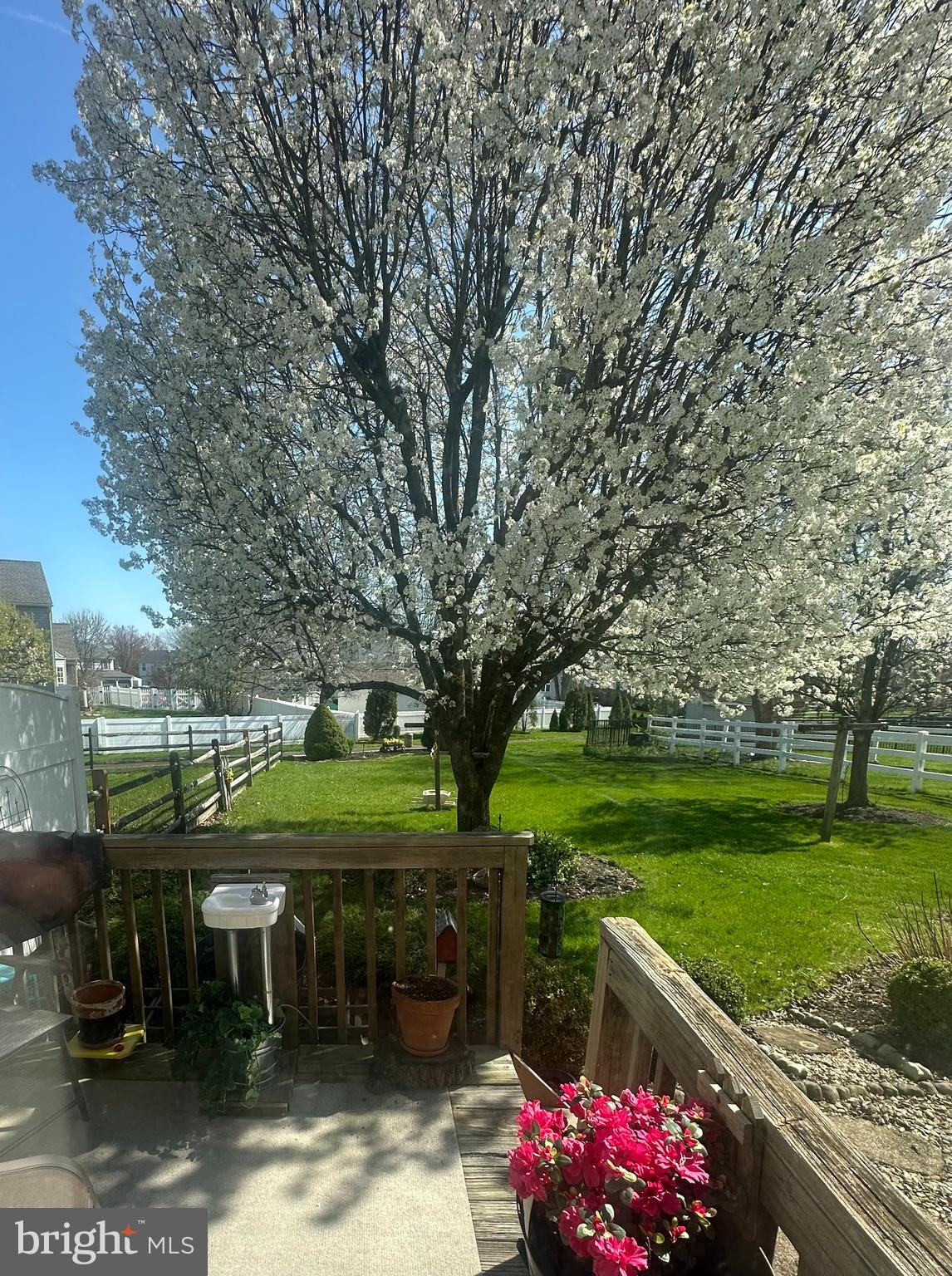 STRAWBERRY FIELDS - Residential