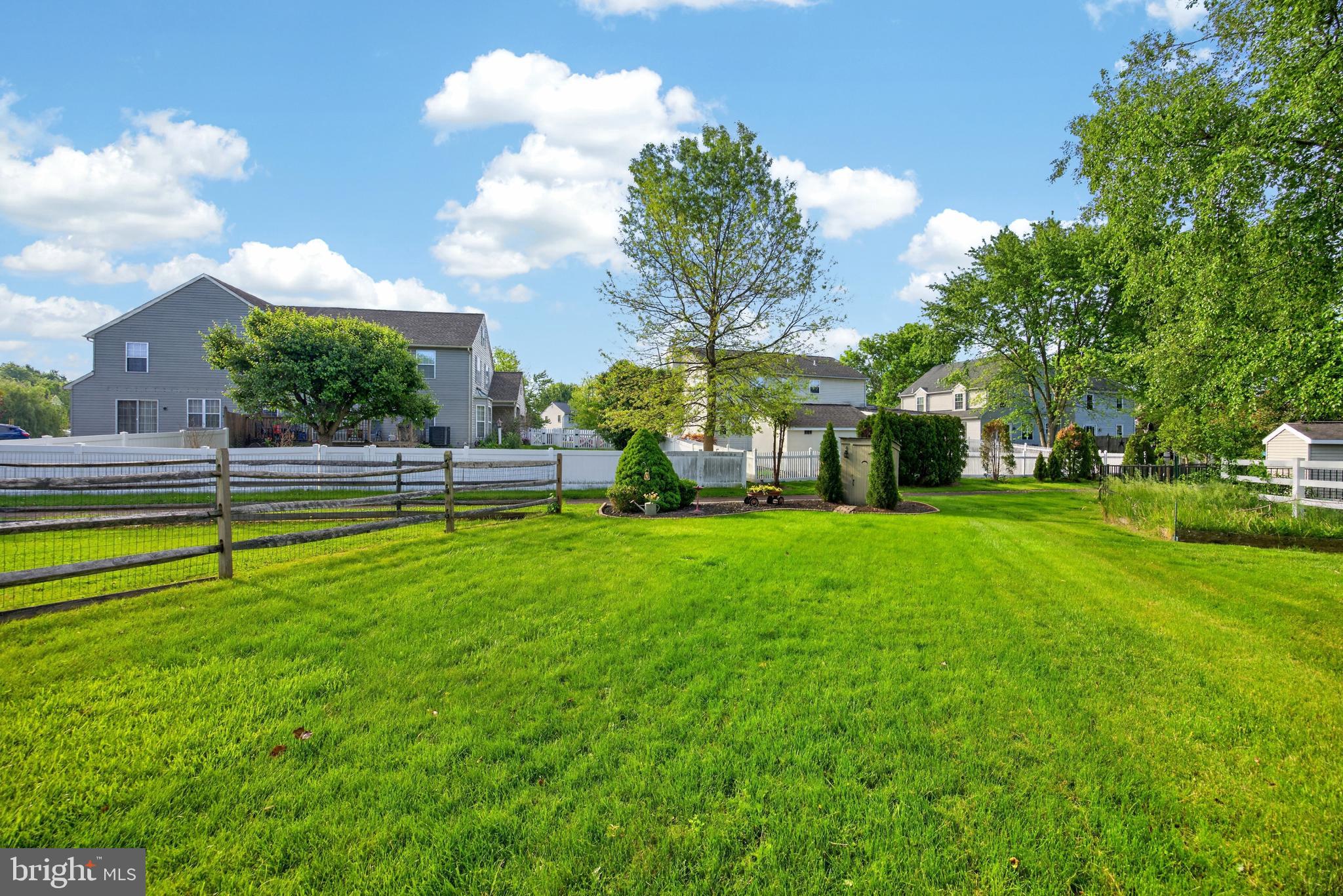 STRAWBERRY FIELDS - Residential