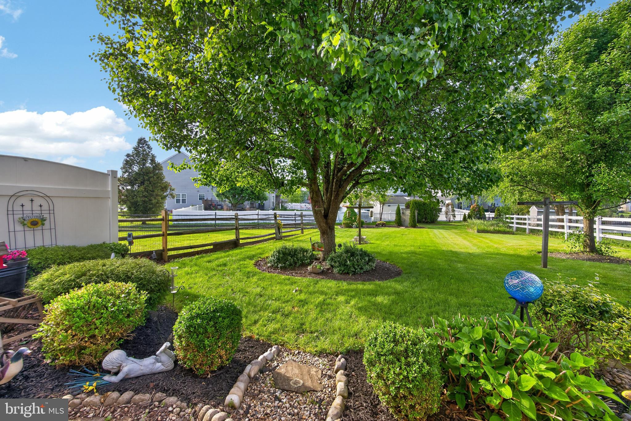 STRAWBERRY FIELDS - Residential