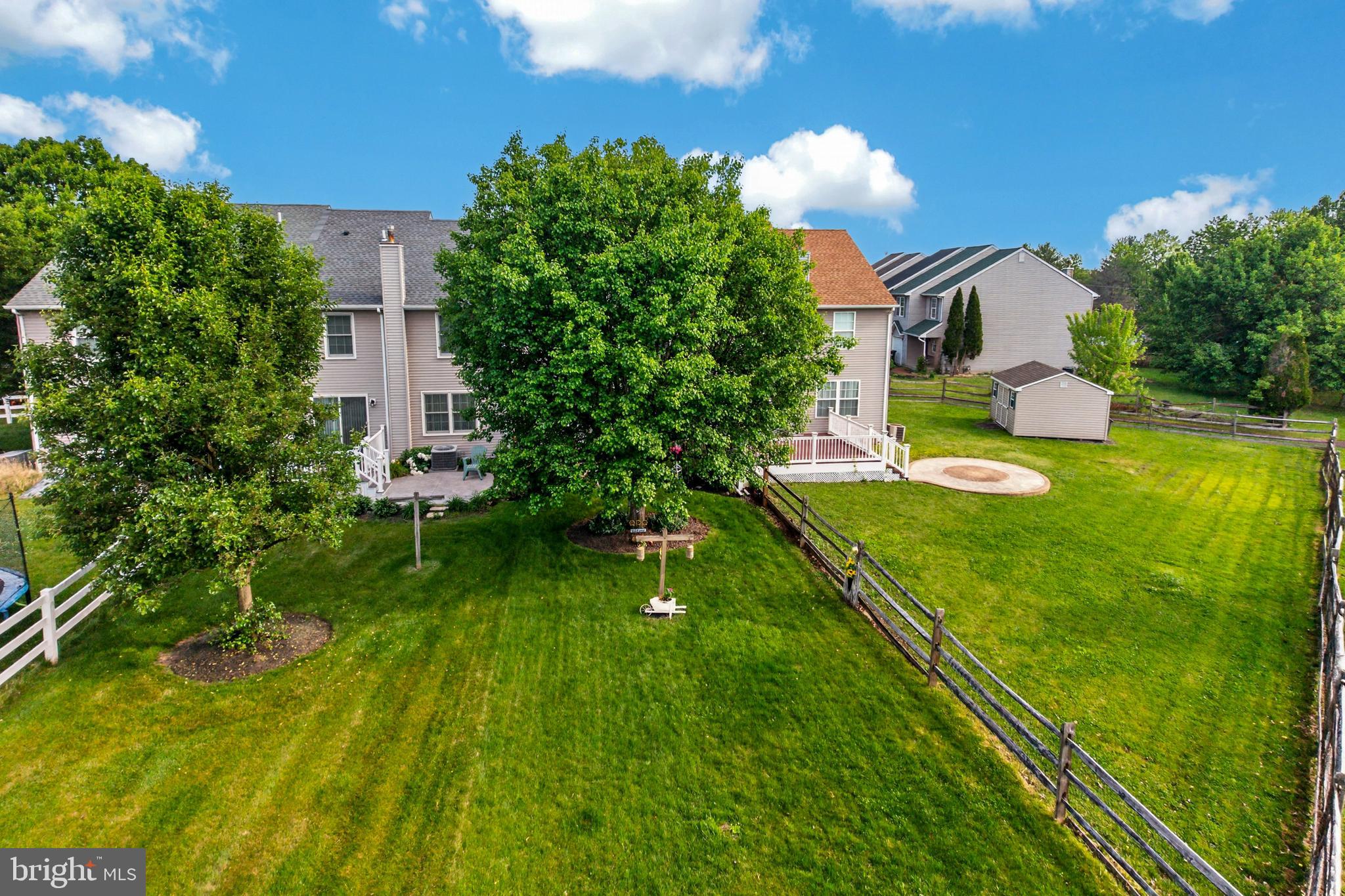 STRAWBERRY FIELDS - Residential