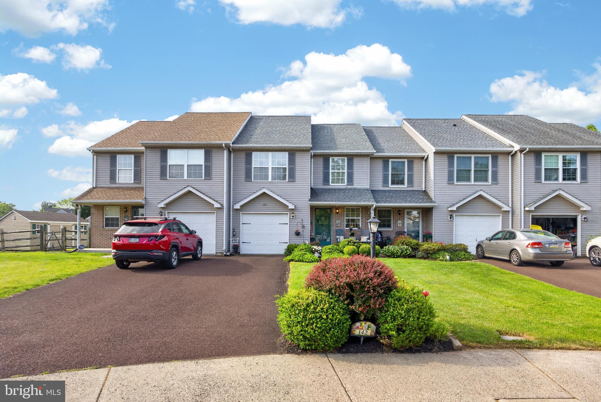 STRAWBERRY FIELDS - Residential