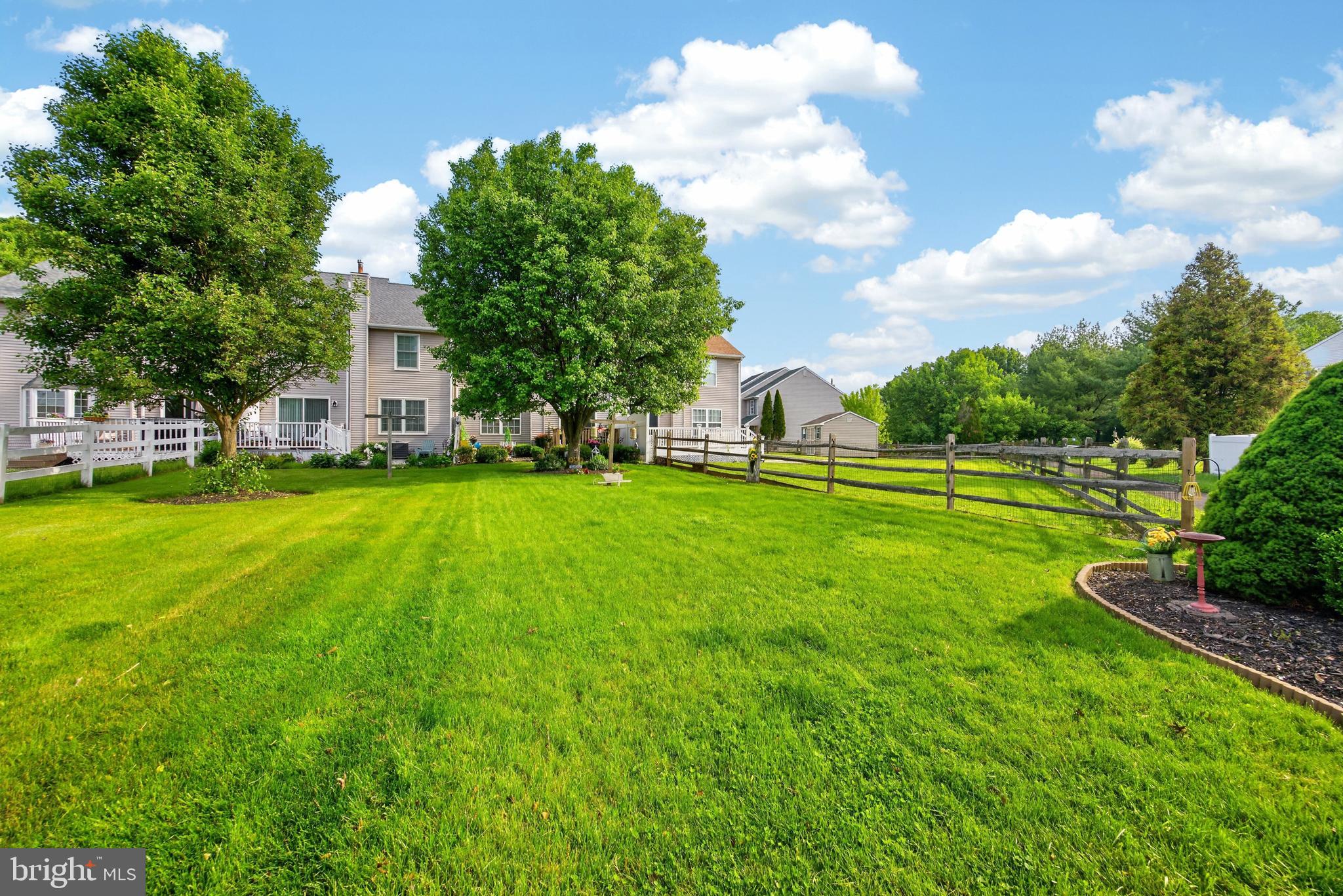 STRAWBERRY FIELDS - Residential