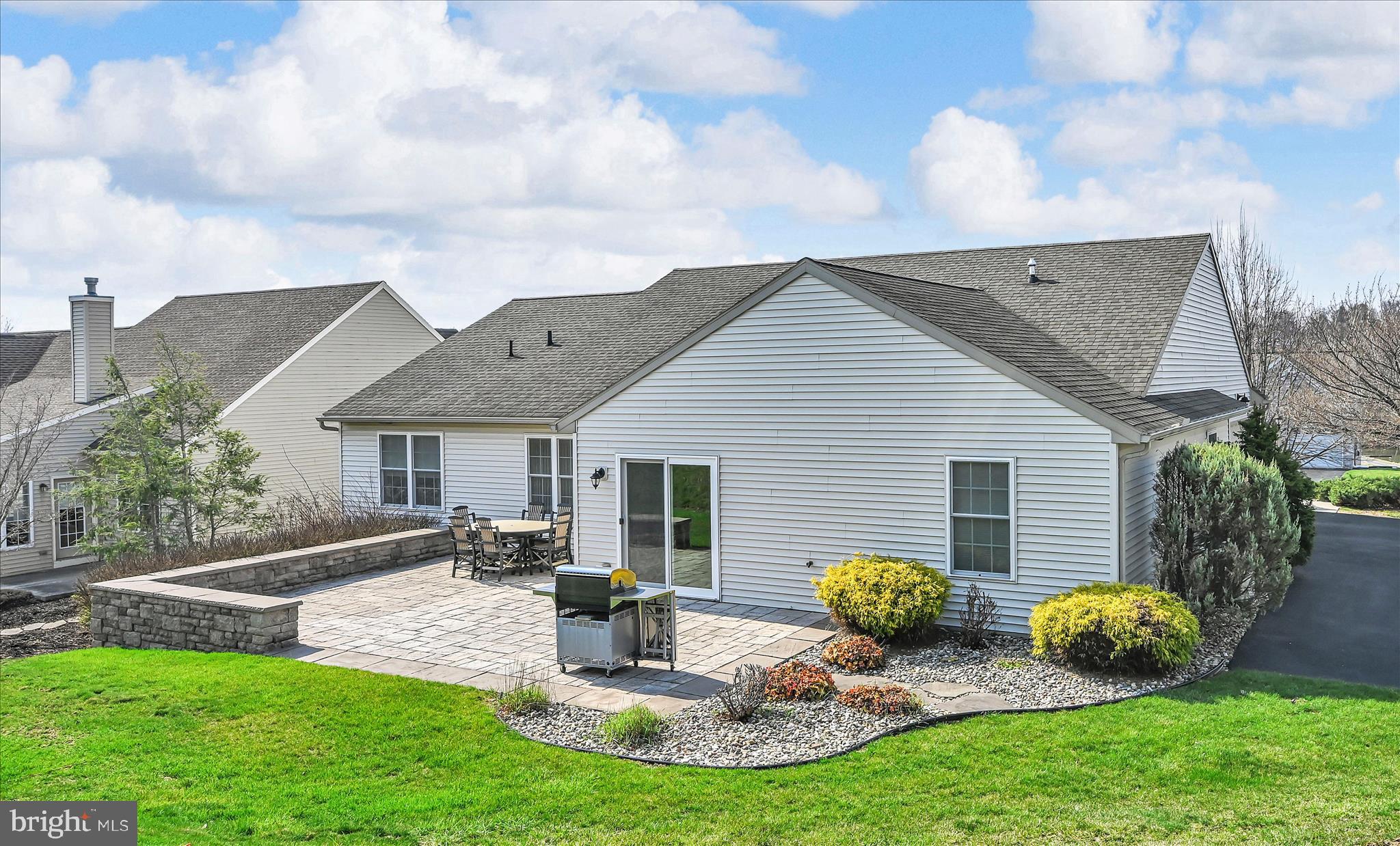 BRIAR LAKE - Residential