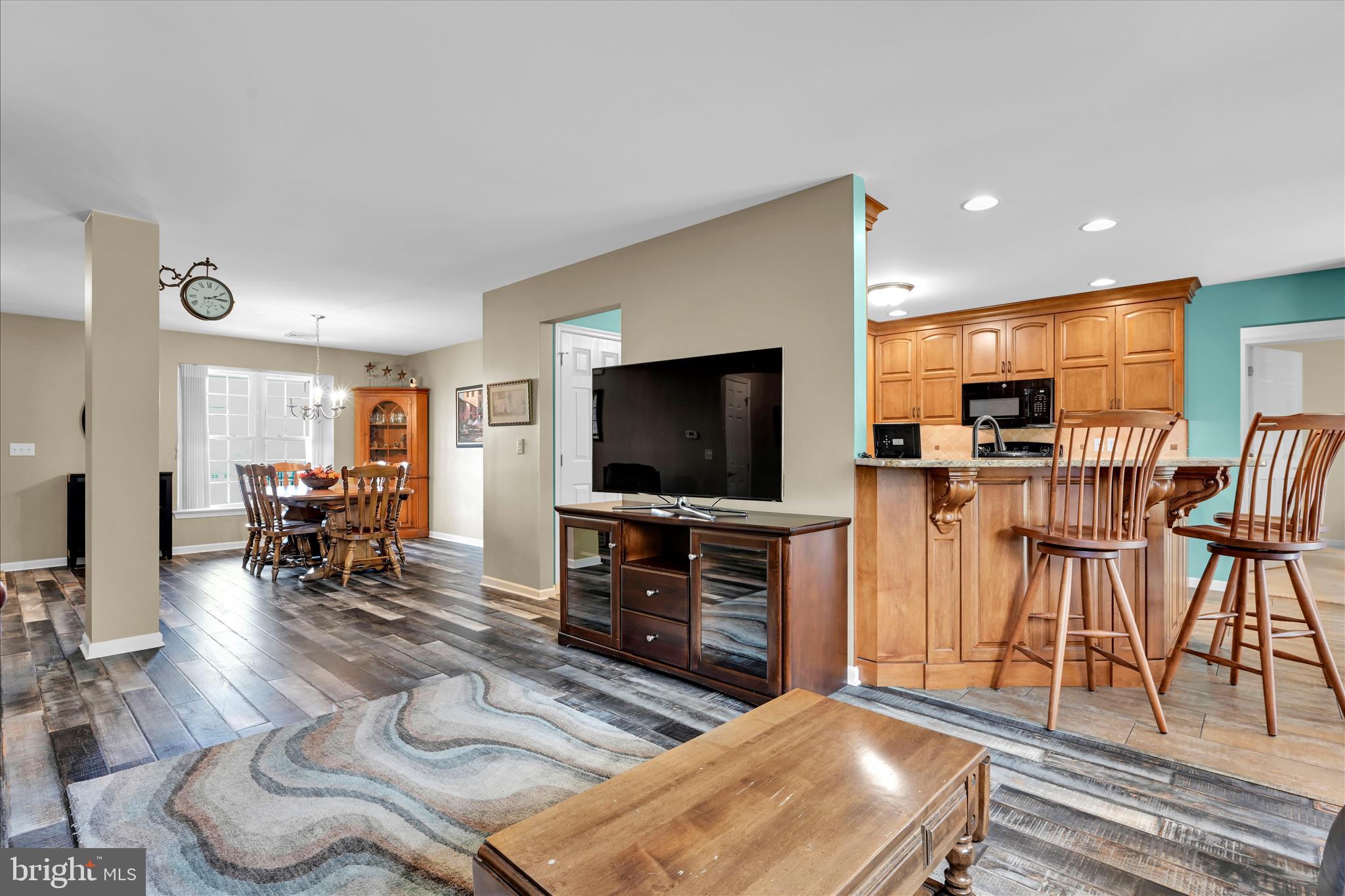 BRIAR LAKE - Residential