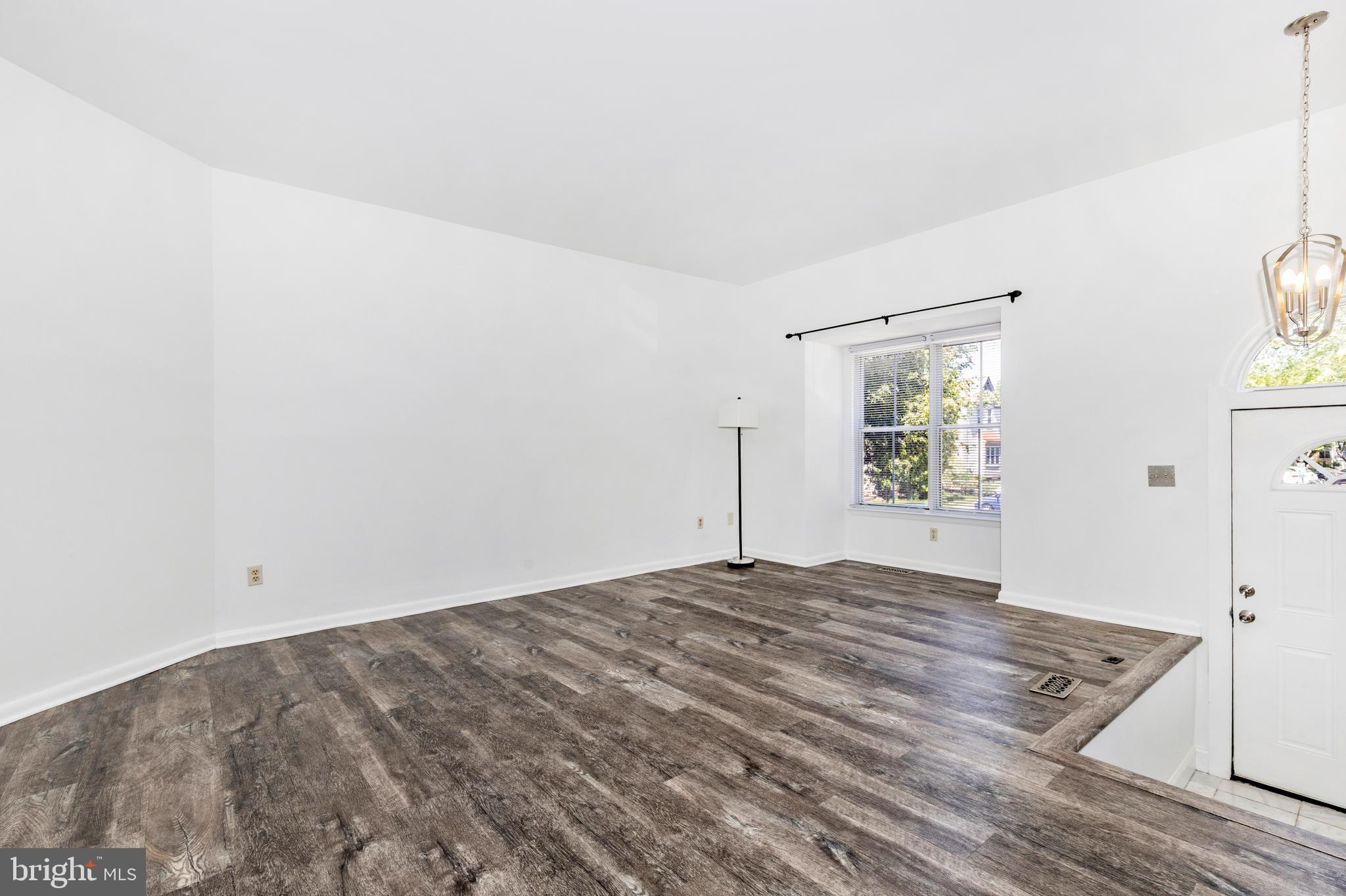 49 LAKE PARK COURT 954