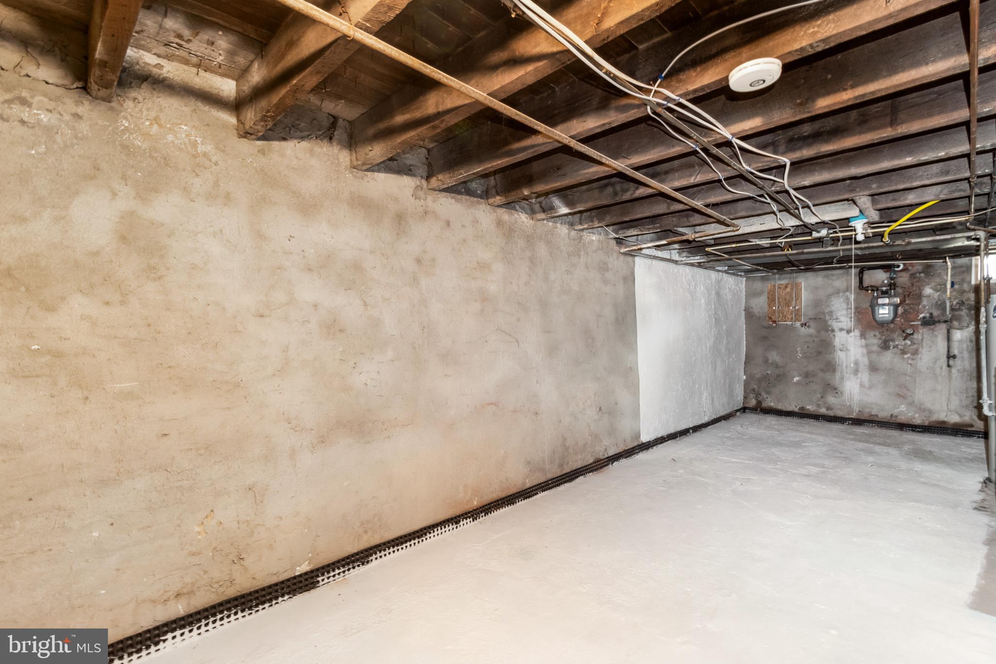 MIDDLE EAST - Residential Lease