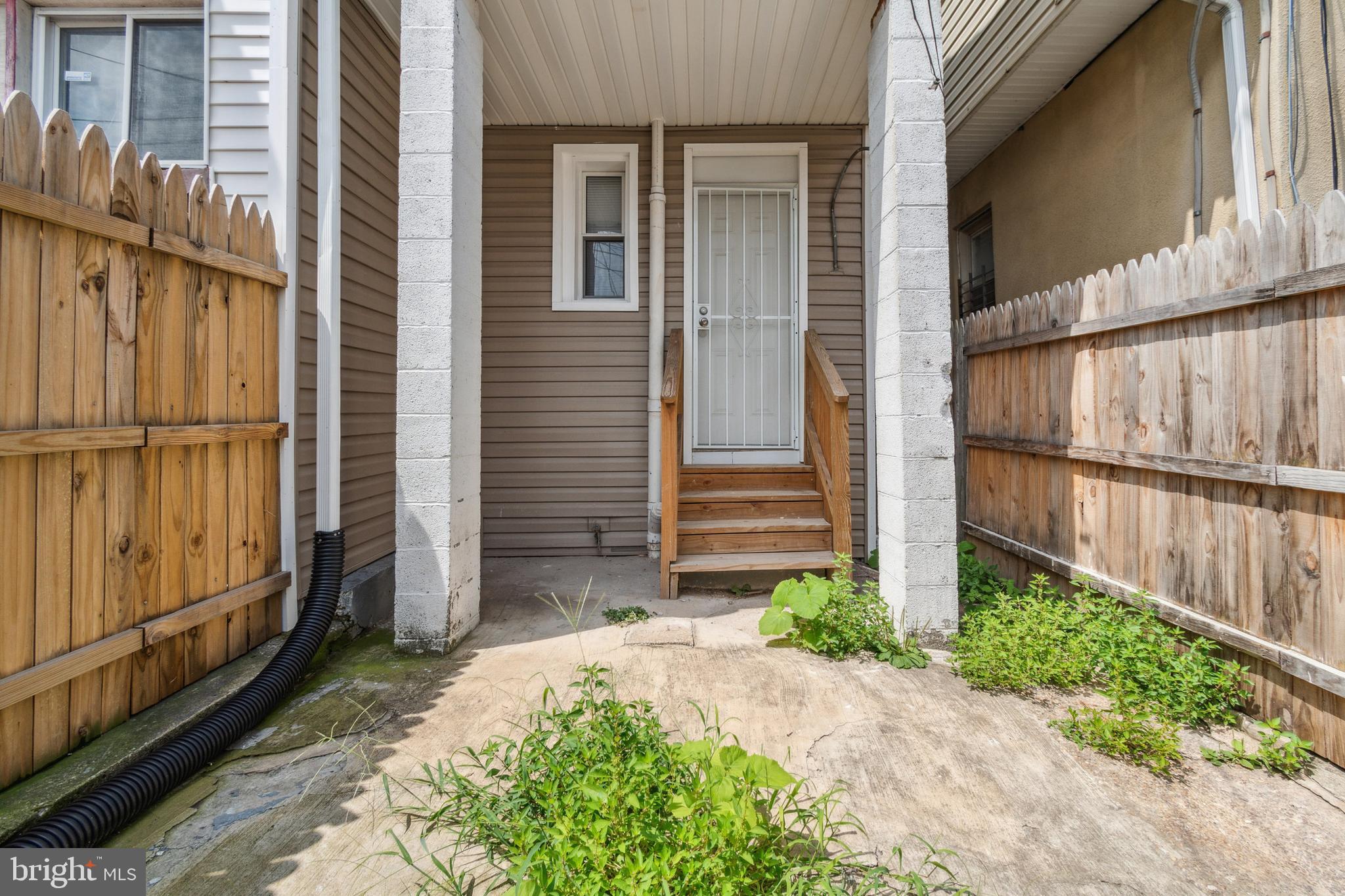 MIDDLE EAST - Residential Lease