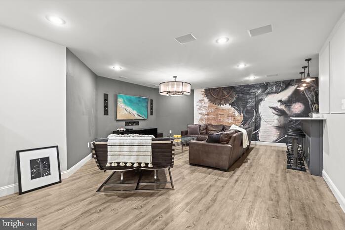 QUARRY LAKE - Residential Lease