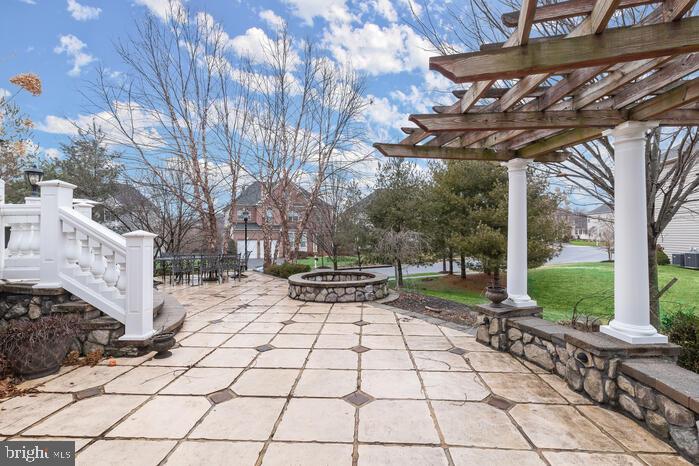 QUARRY LAKE - Residential Lease