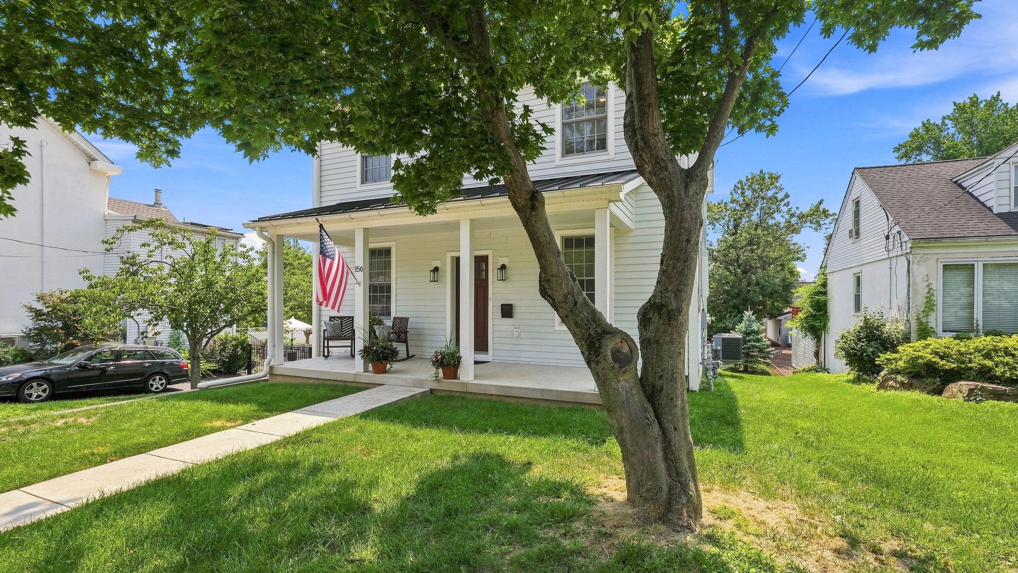 156 E OAKLAND AVENUE