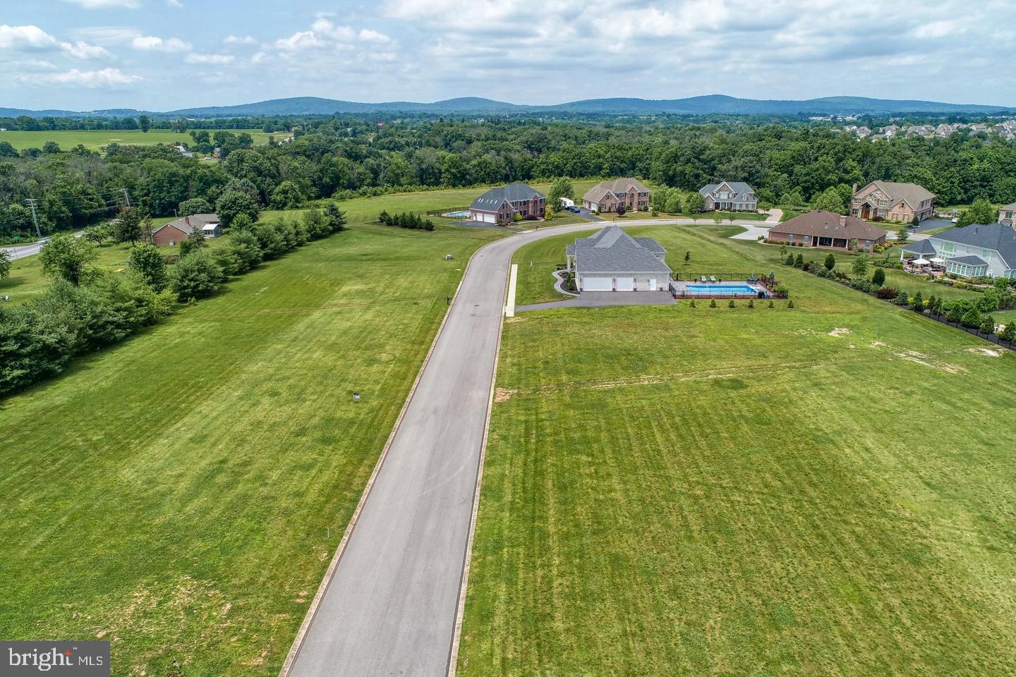 NEW BRITTANY II - Land