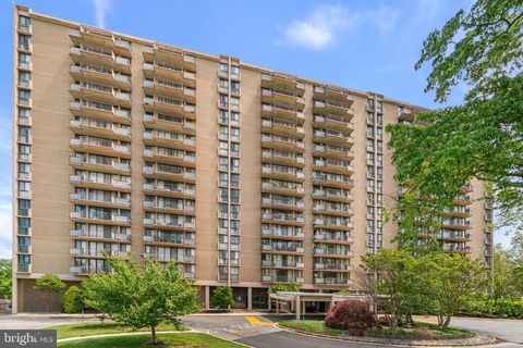 Photo of 6100 Westchester Park Drive #501, COLLEGE PARK, MD 20740 (MLS # MDPG2201136)