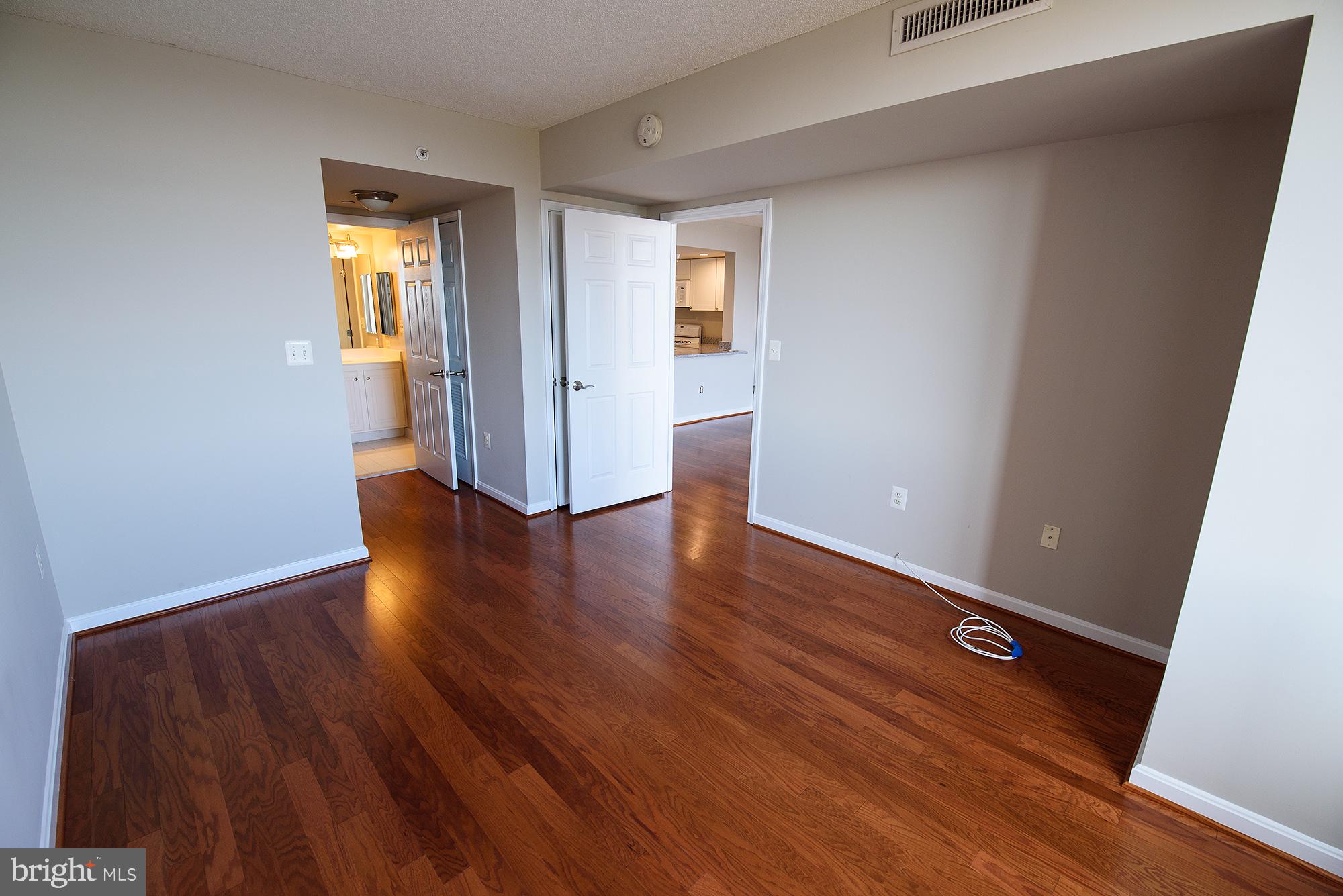 GALLERY AT WHITE FLINT - Residential Lease