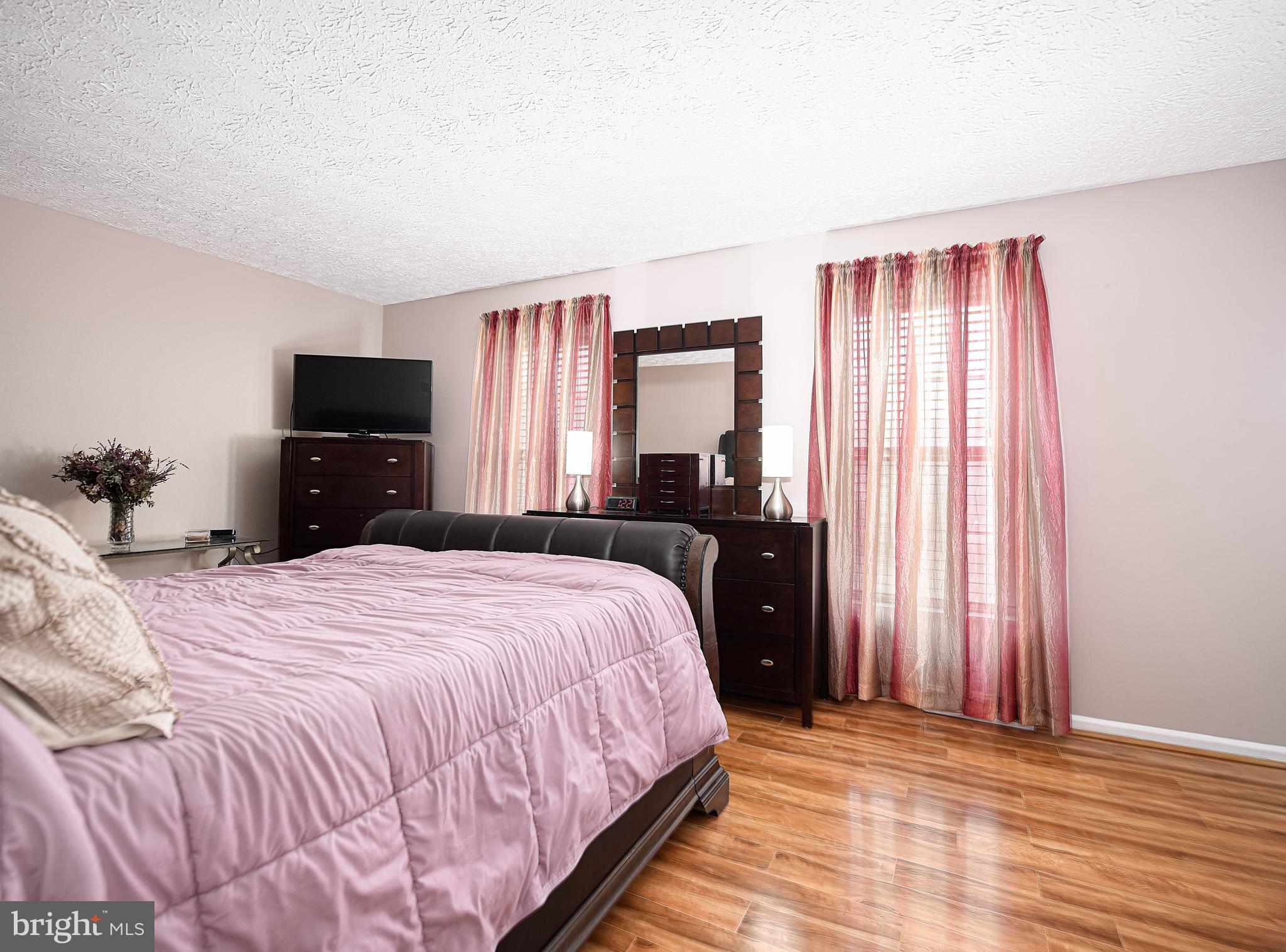 HARBOUR OAKS - Residential