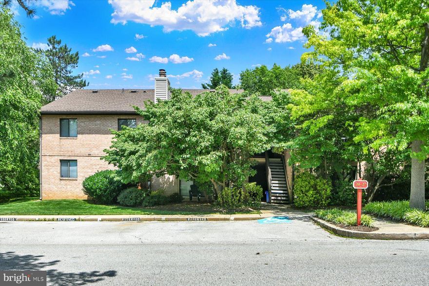 This first floor condo has over 1100 square feet, 2 bedrooms, 2 full bathrooms and overlooks the green space of the private courtyard. This home boasts an open floor plan with a large family room and dining room. The master bath has beautiful hardwood floors and custom wood blinds. The en-suite master bathroom is handicap accessible with built in seat and grab bars. The laundry room contains a stackable washer and dryer. Included with this home is 1 reserved parking space and a generous amount of guest parking spaces. The HOA fee includes your water, trash removal and sewer bill along with exterior maintenance, community common area maintenance, lawn maintenance and snow removal. Come tour this home for yourself to appreciate all it has to offer.