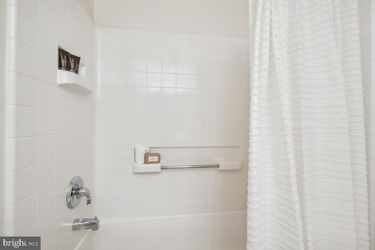 LEISURE WORLD - Residential