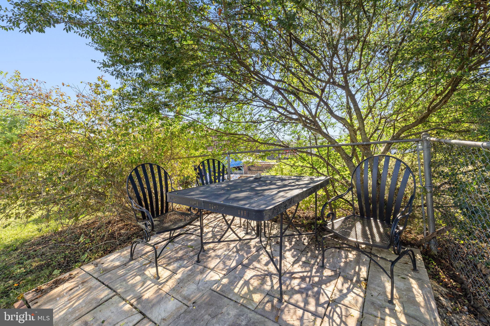 HEADLEY COURT - Residential