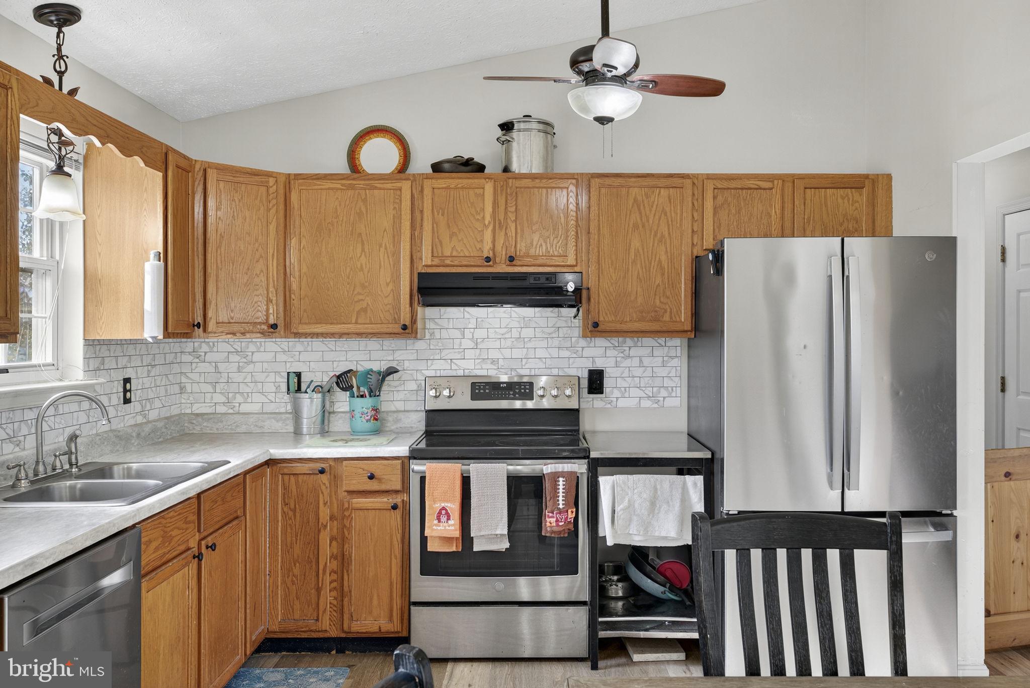 HEADLEY COURT - Residential