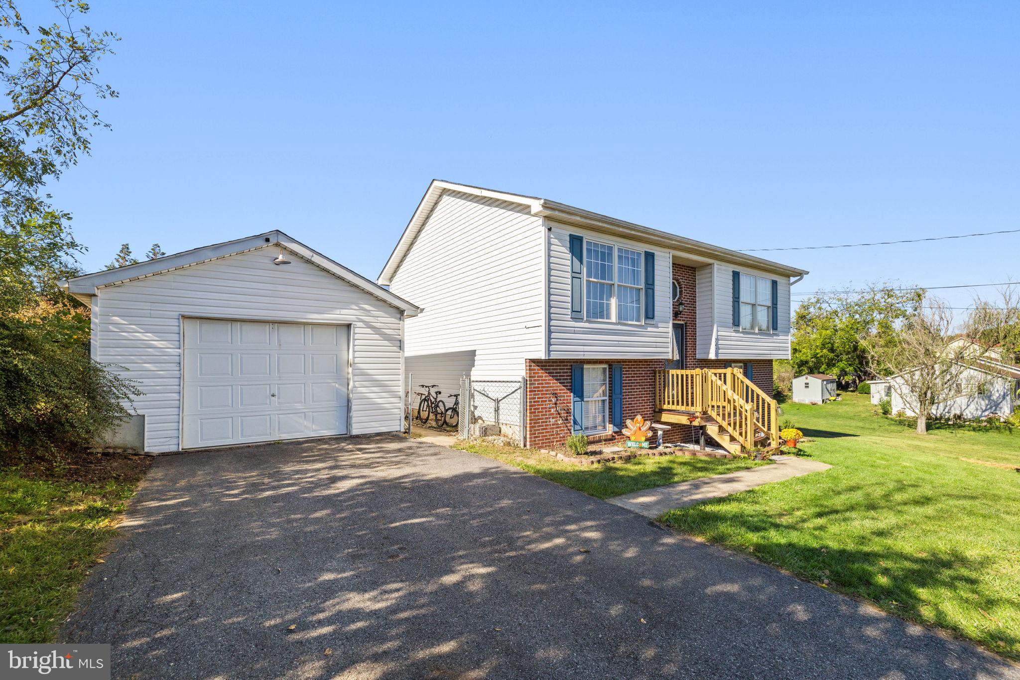 HEADLEY COURT - Residential