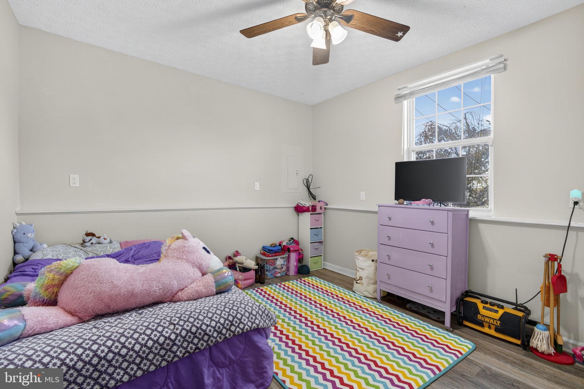 HEADLEY COURT - Residential