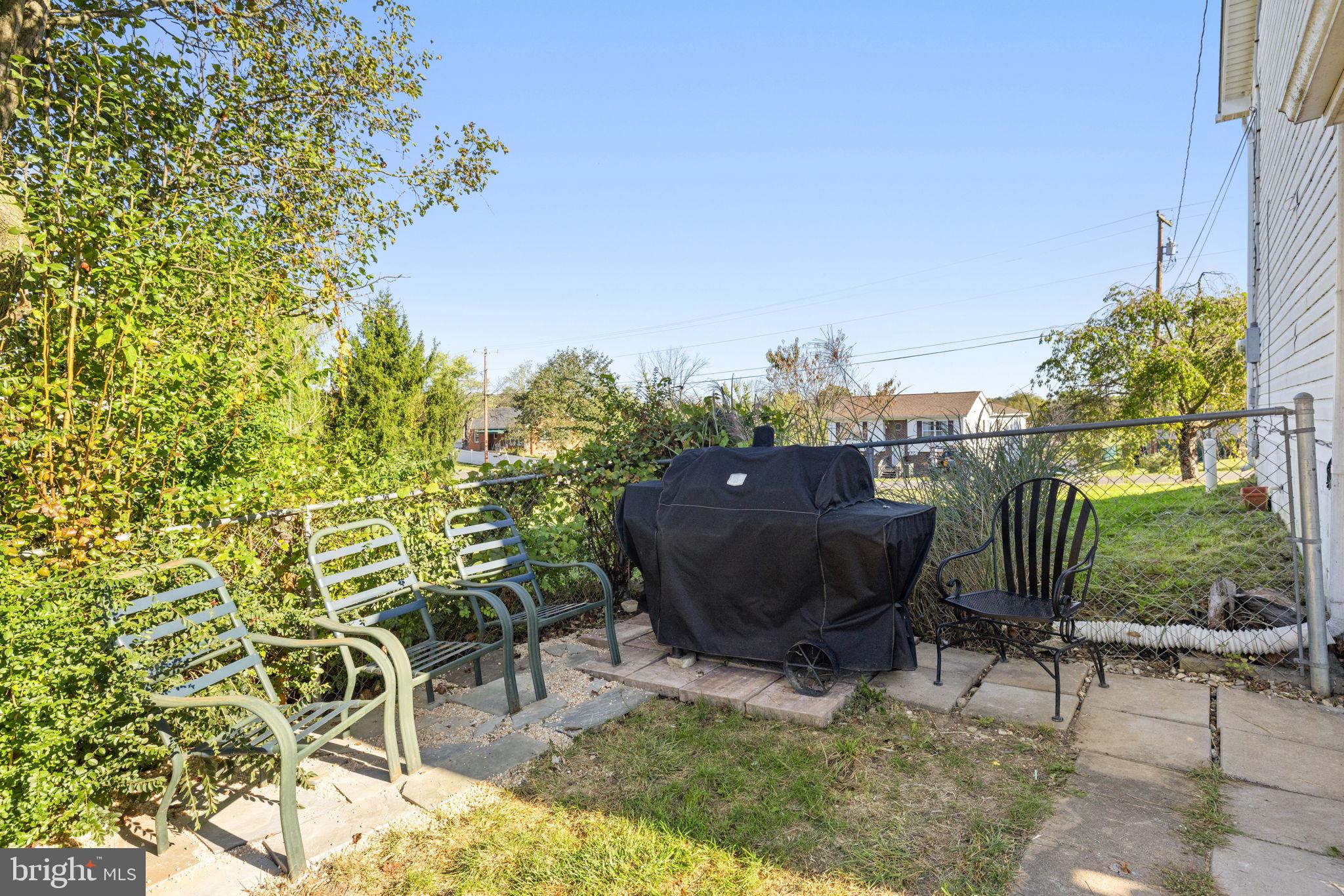 HEADLEY COURT - Residential