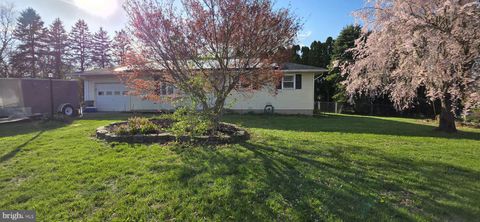 8 BABBLING BROOK ROAD EASTON PA 18045