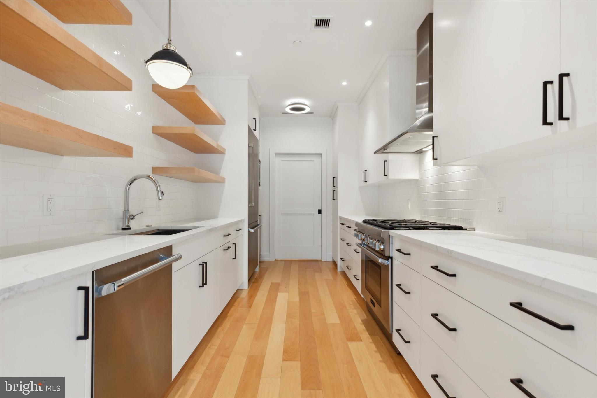 CHESTNUT HILL - Residential