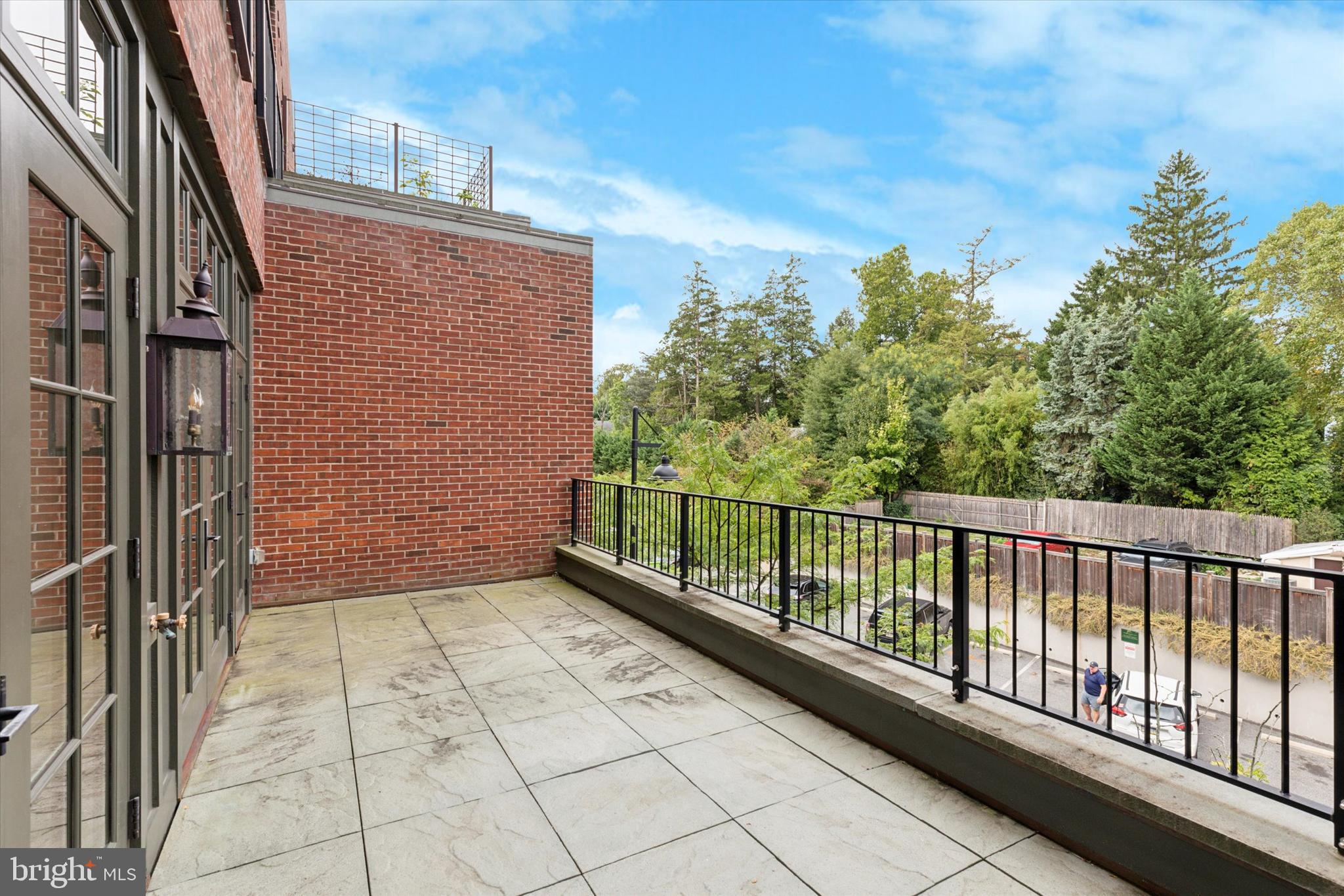 CHESTNUT HILL - Residential