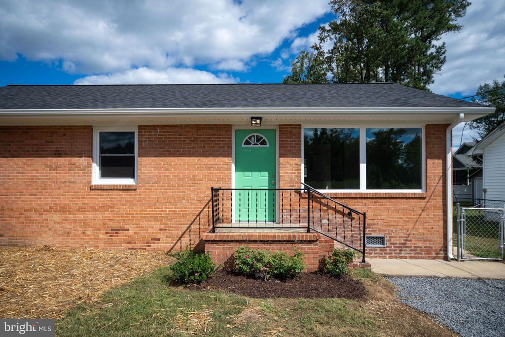 Photo of 1115 Mckinney Boulevard, COLONIAL BEACH, VA 22443 (MLS # VAWE2009916)