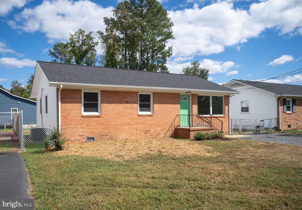 Photo of 1115 Mckinney Boulevard, COLONIAL BEACH, VA 22443 (MLS # VAWE2009916)